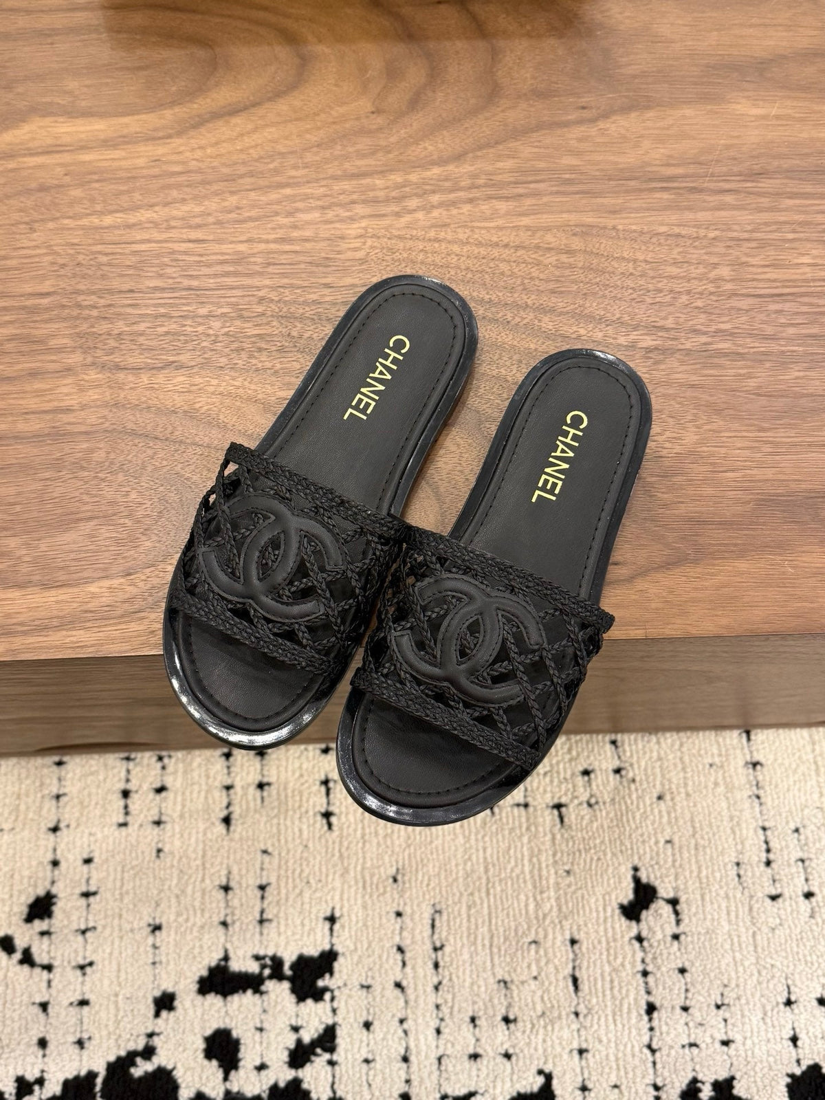 CC 26s Woven Slippers Black Leather 850325