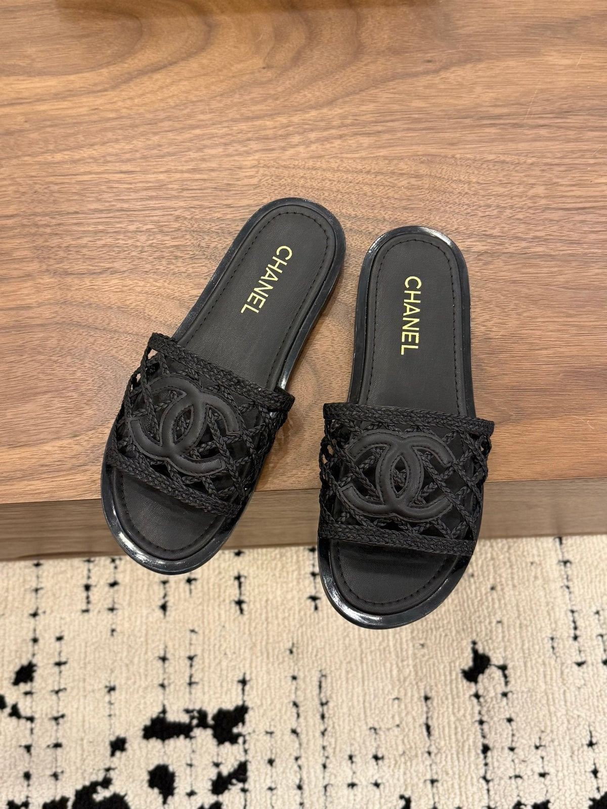 CC 26s Woven Slippers Black Leather 850325