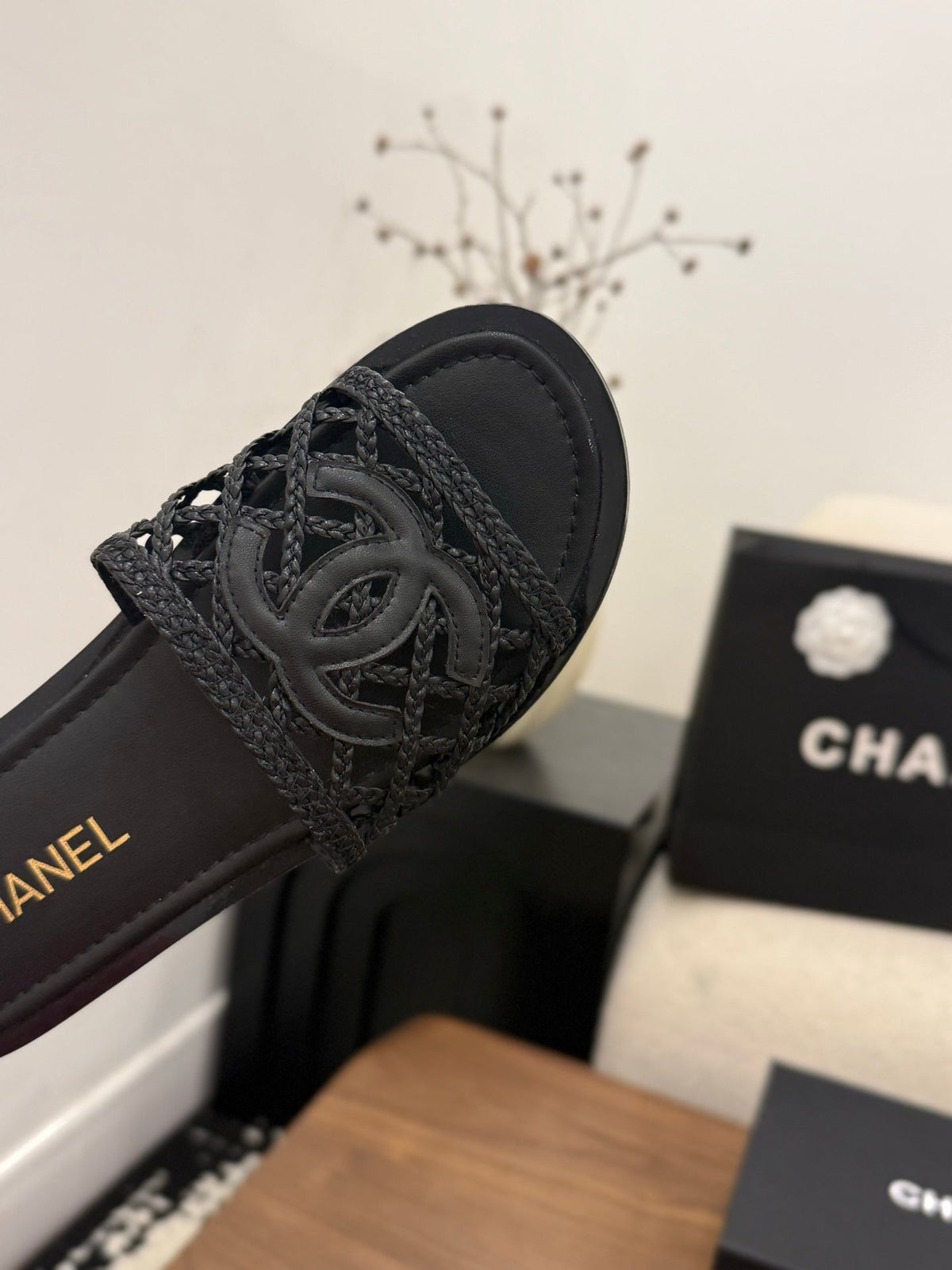 CC 26s Woven Slippers Black Leather 850325