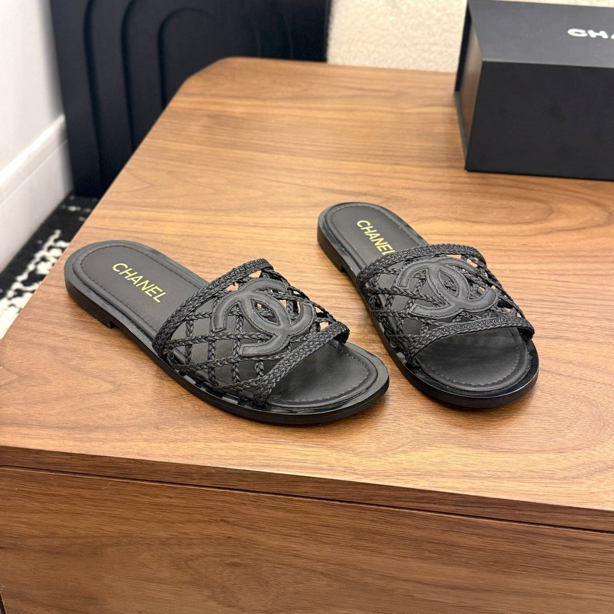 CC 26s Woven Slippers Black Leather 850325
