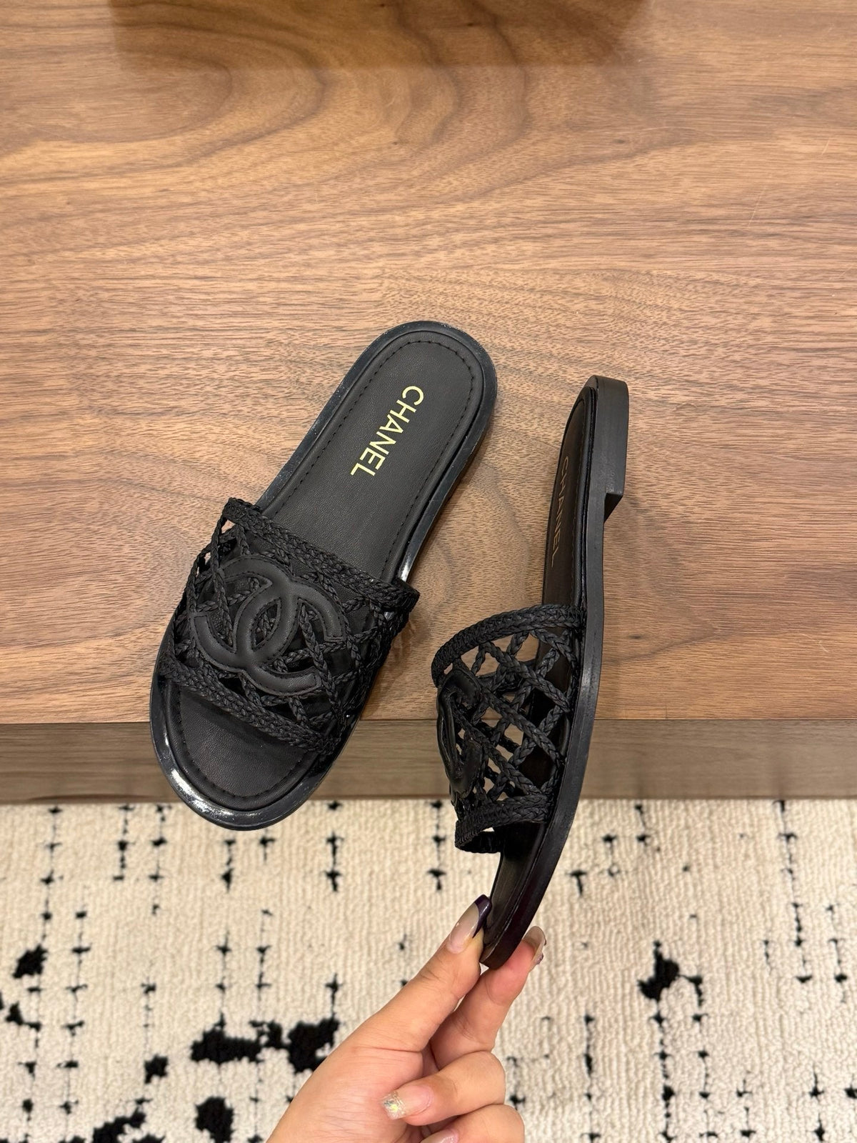 CC 26s Woven Slippers Black Leather 850325