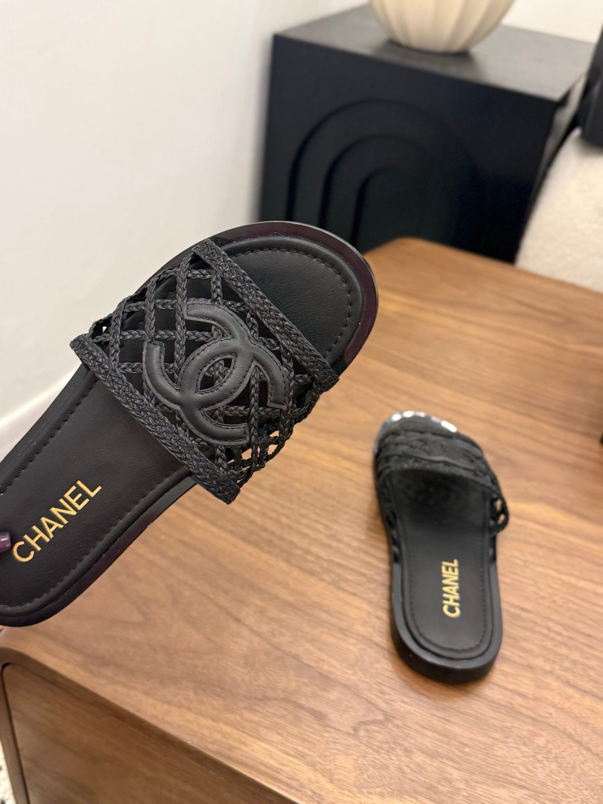 CC 26s Woven Slippers Black Leather 850325