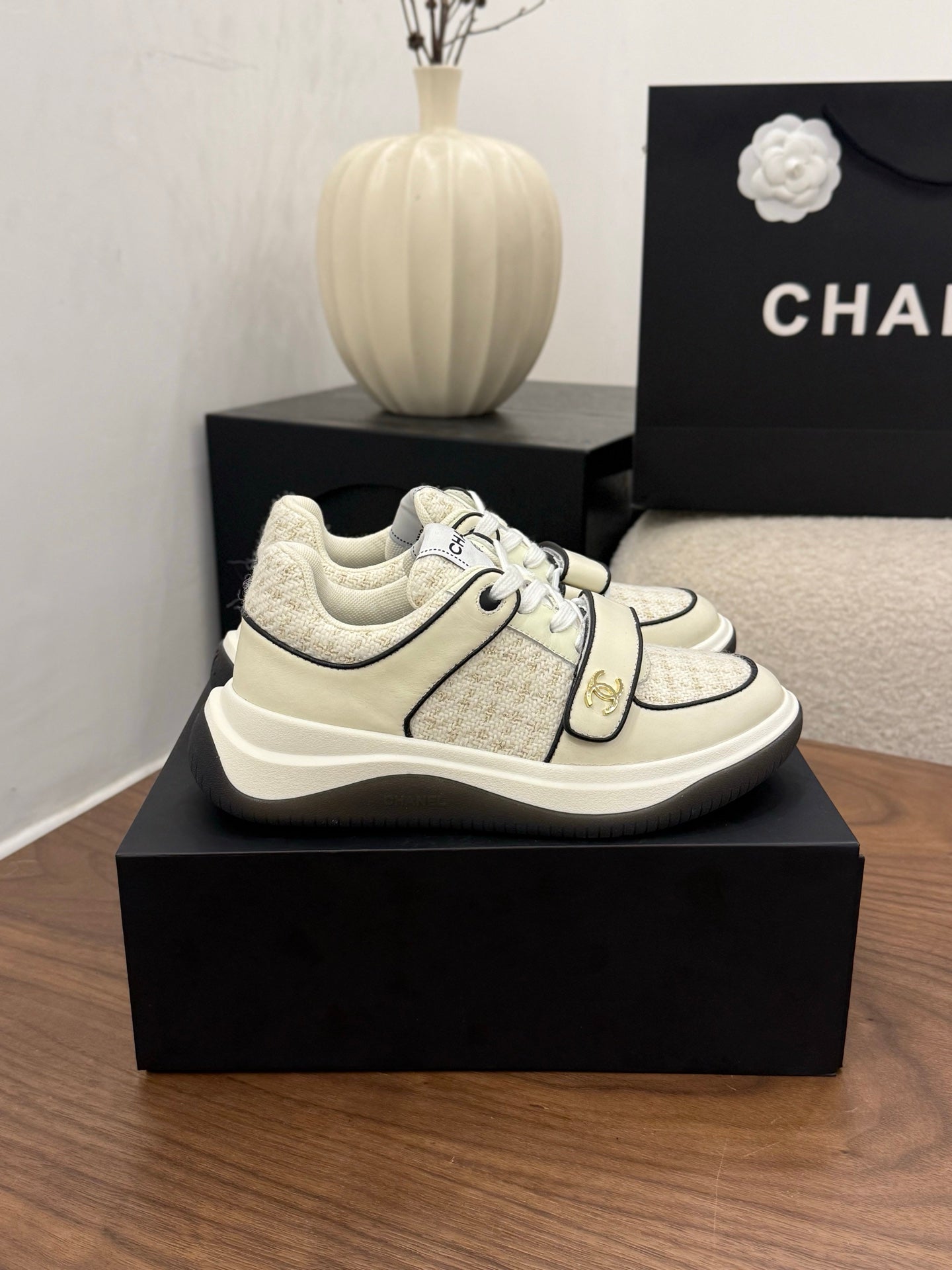 CC 26s Casual Sneaker Cream Tweed Leather 183600