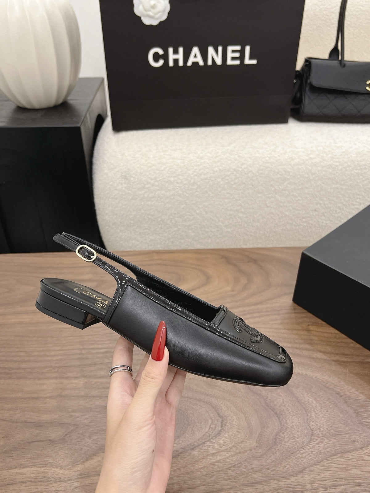 CC 26s Slingback Black Lambskin Patent Leather 915321
