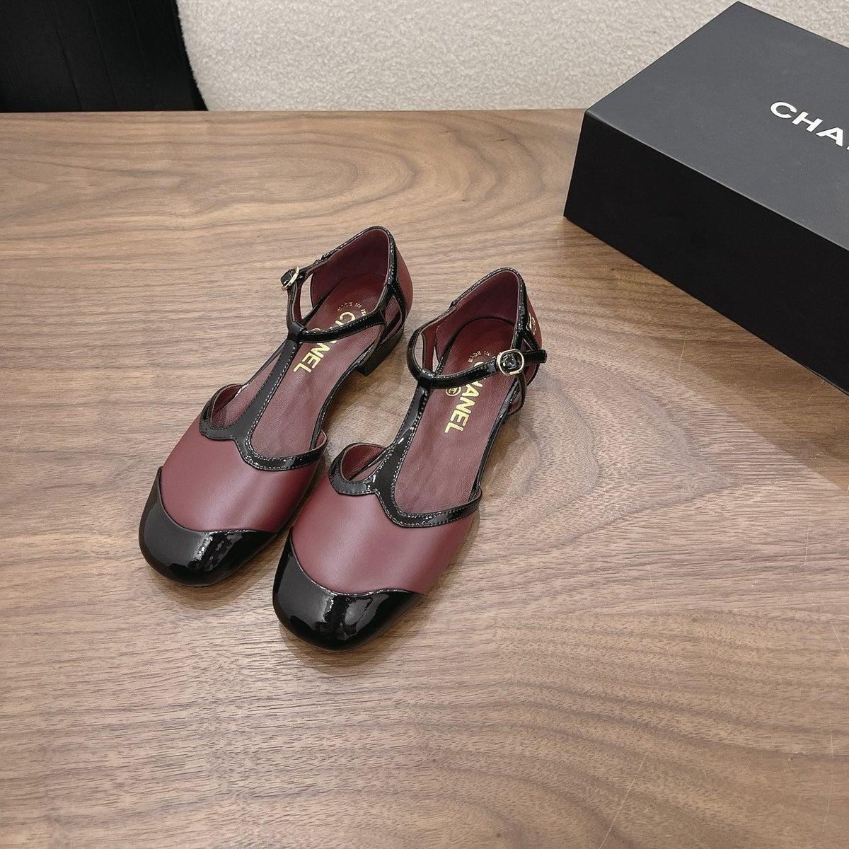 CC 26s Mary Jane Black Burgundy Lambskin Patent Leather 915326