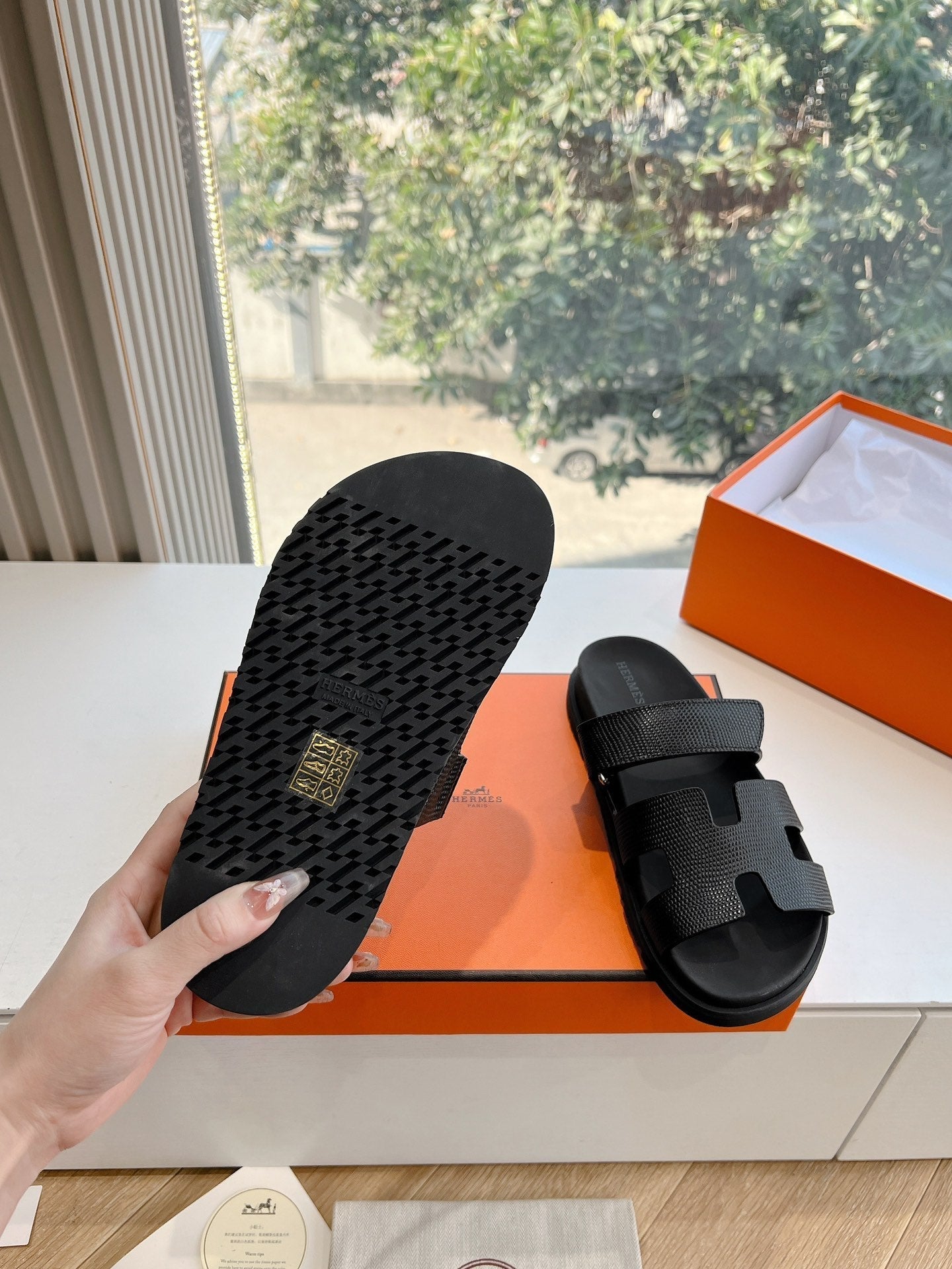 HM 26s Chypre Sandal In Black Shiny Grained Calfskin
