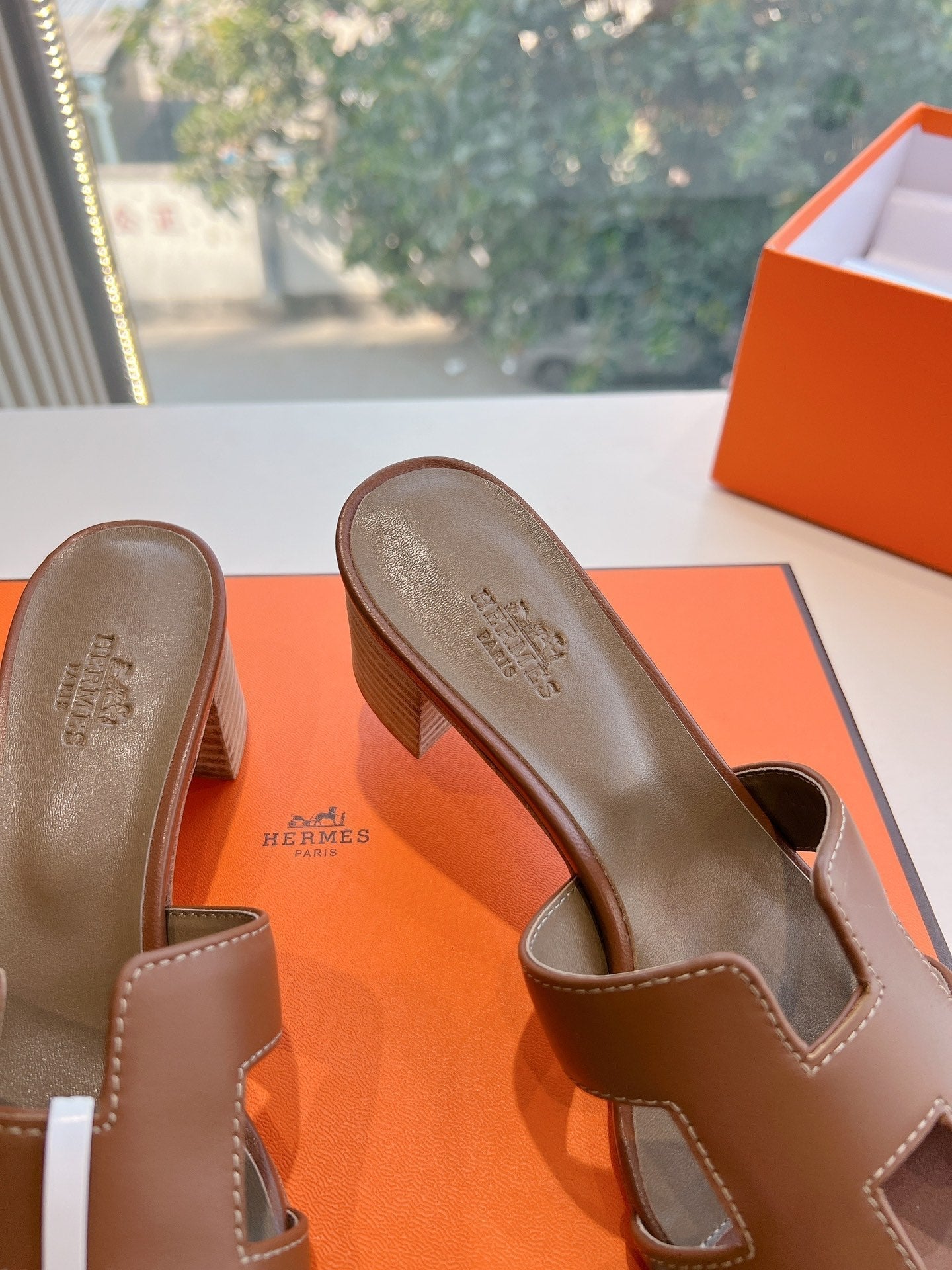 OASIS SANDAL IN CHOCOLATE BROWN CALFSKIN