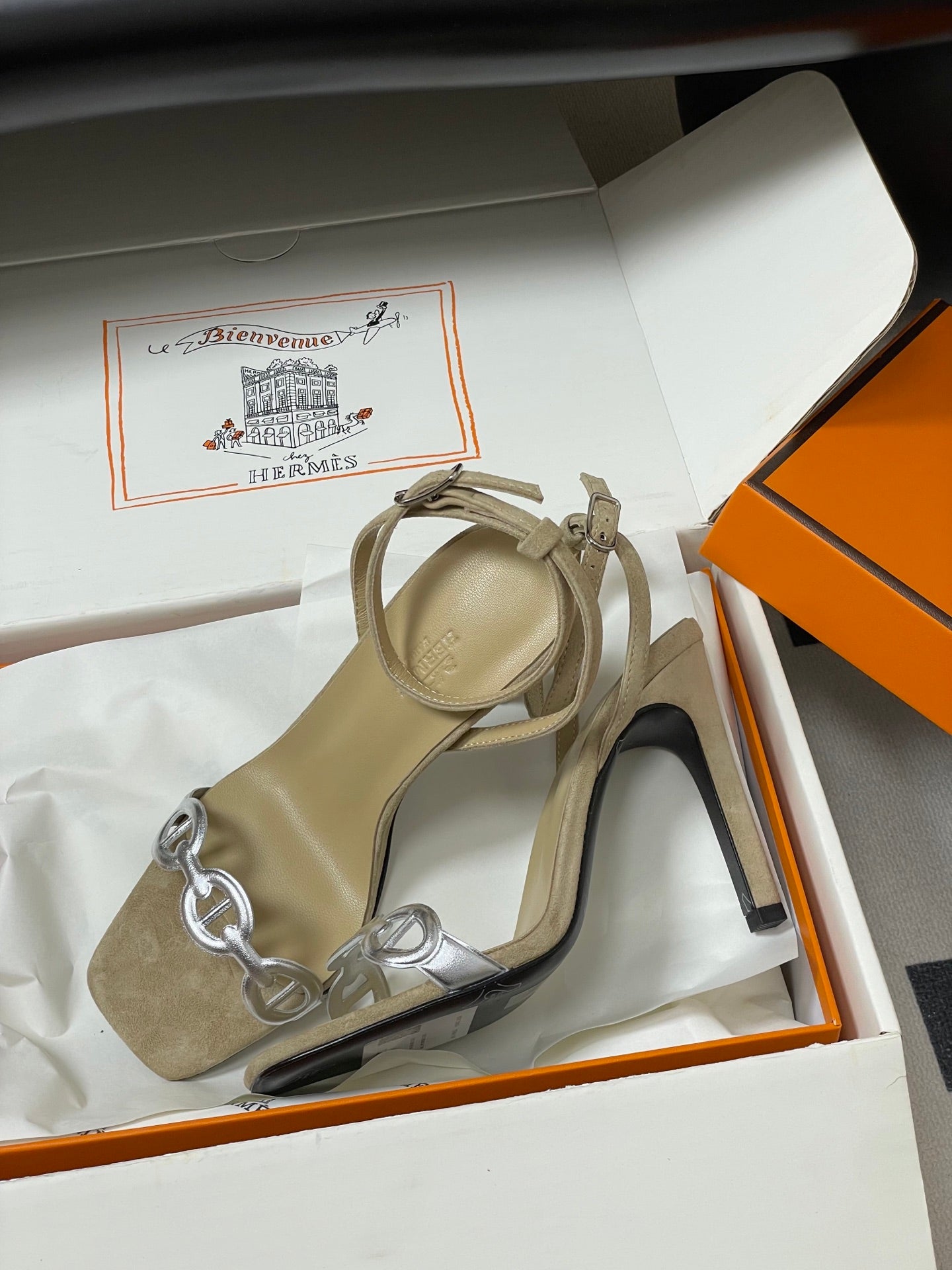 HM Luz Sandals 10.5 Taupe Sheepskin Suede 593700