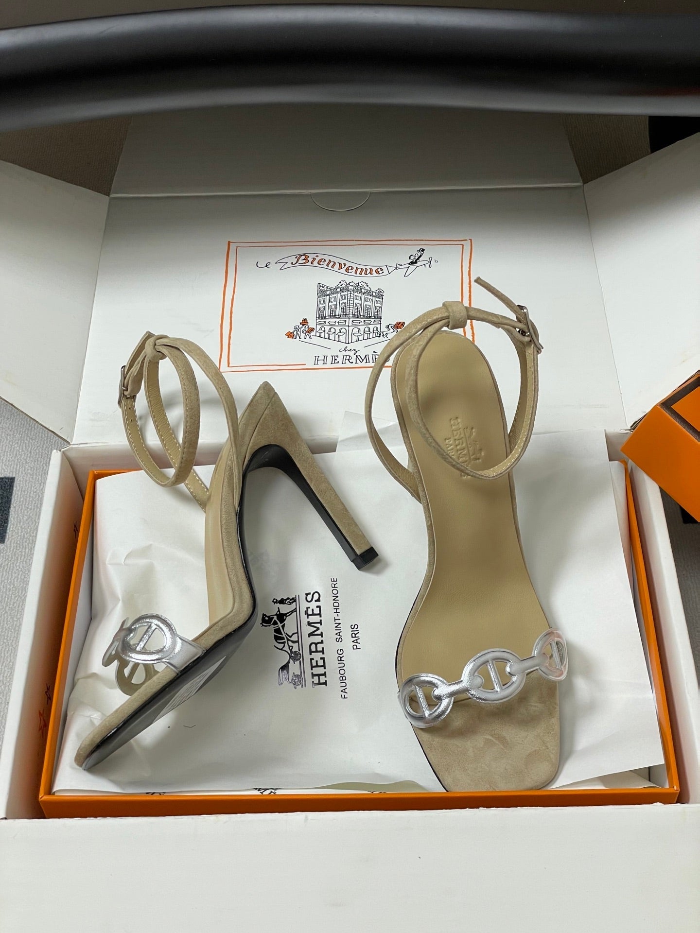 HM Luz Sandals 10.5 Taupe Sheepskin Suede 593700