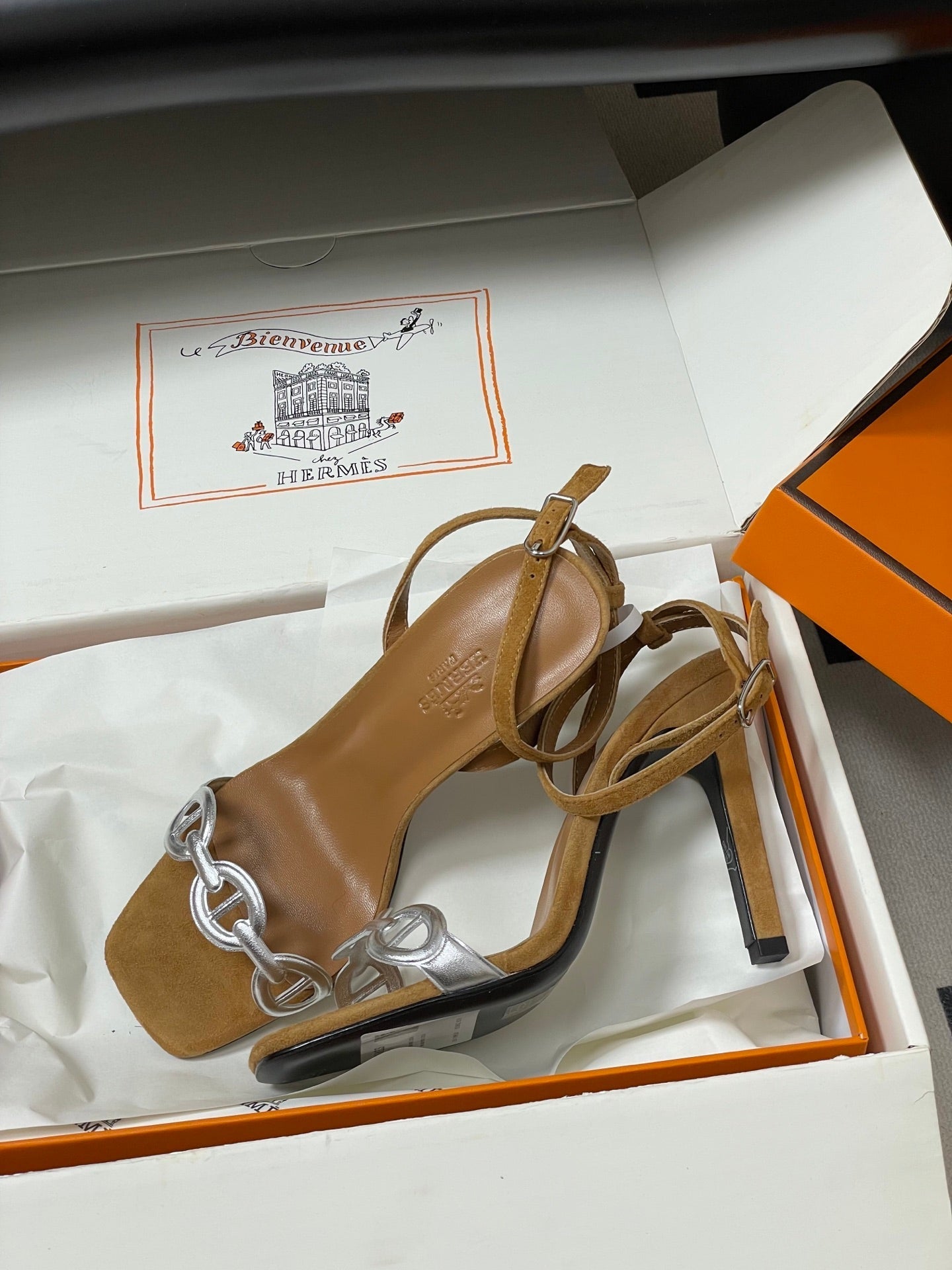 HM Luz Sandals 10.5 Brown Sheepskin Suede 593701