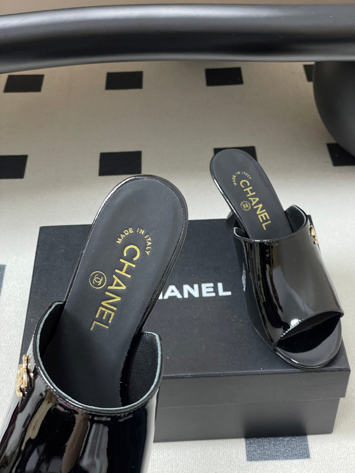 CC 26 Sandal Patent Leather