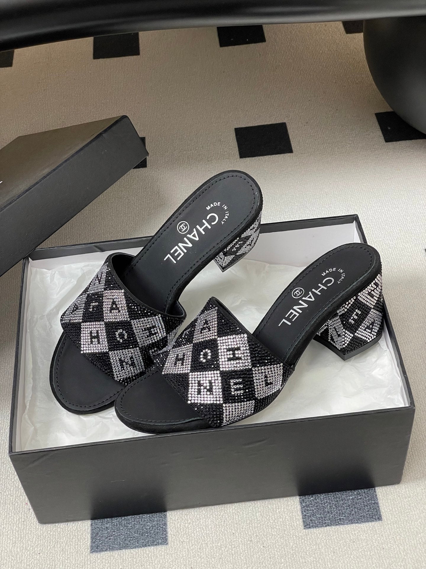 CC 26s Sandals 70 Black Sheepskin Rhinestones 649519