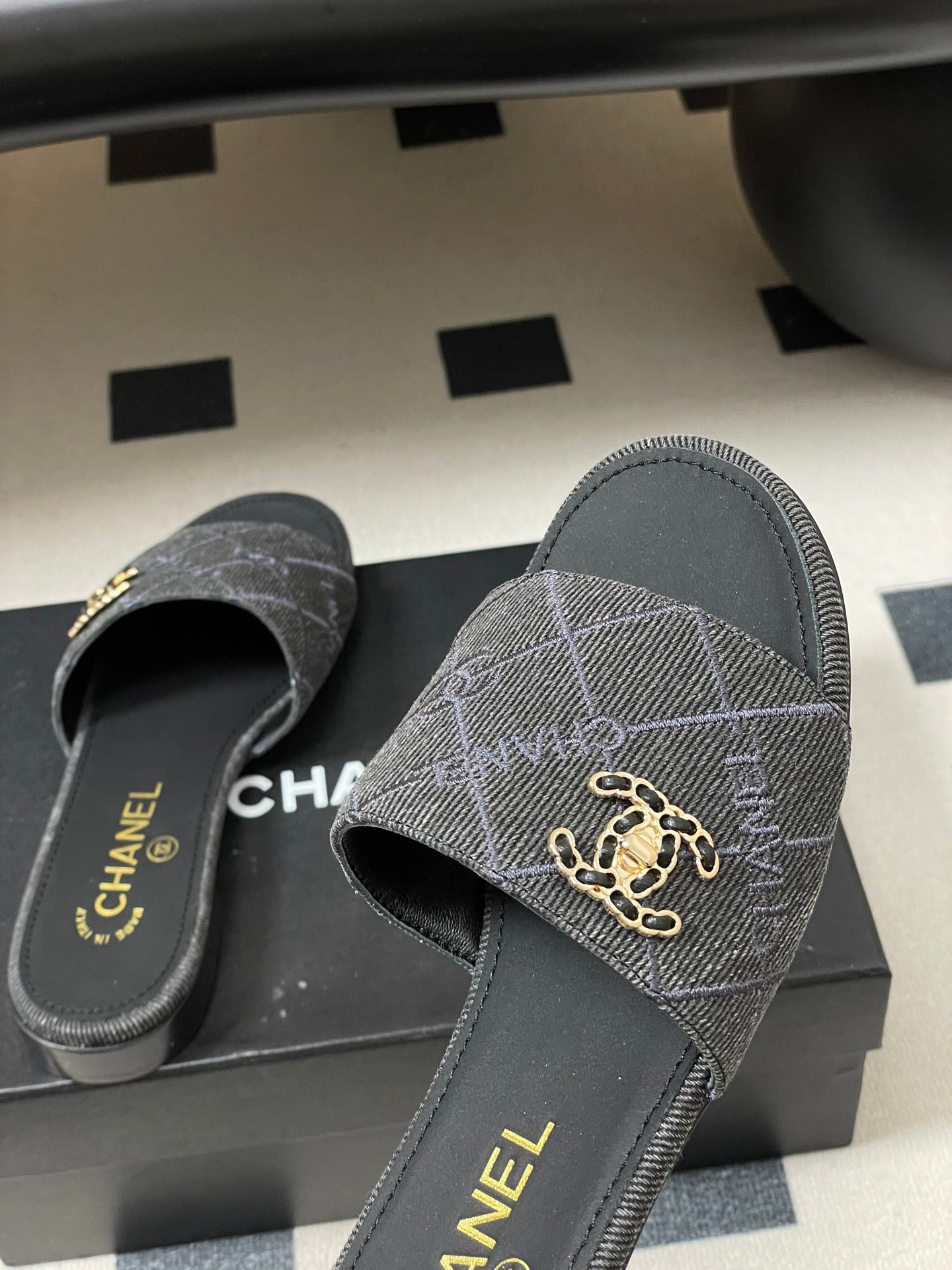 CC 26s Flat Sandals Black Canvas Sheepskin Double C 649508