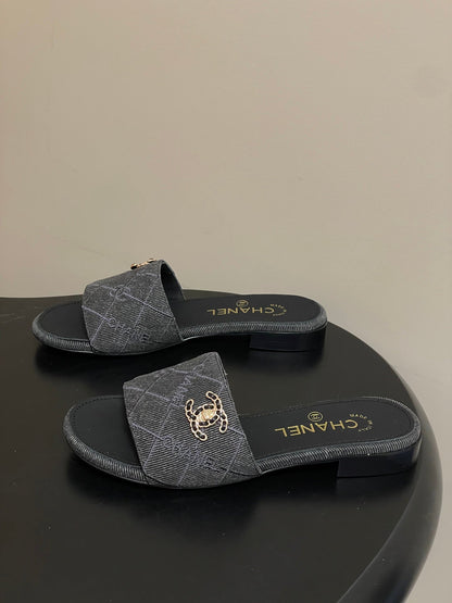 CC 26s Flat Sandals Black Canvas Sheepskin Double C 649508