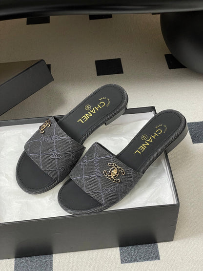 CC 26s Flat Sandals Black Canvas Sheepskin Double C 649508