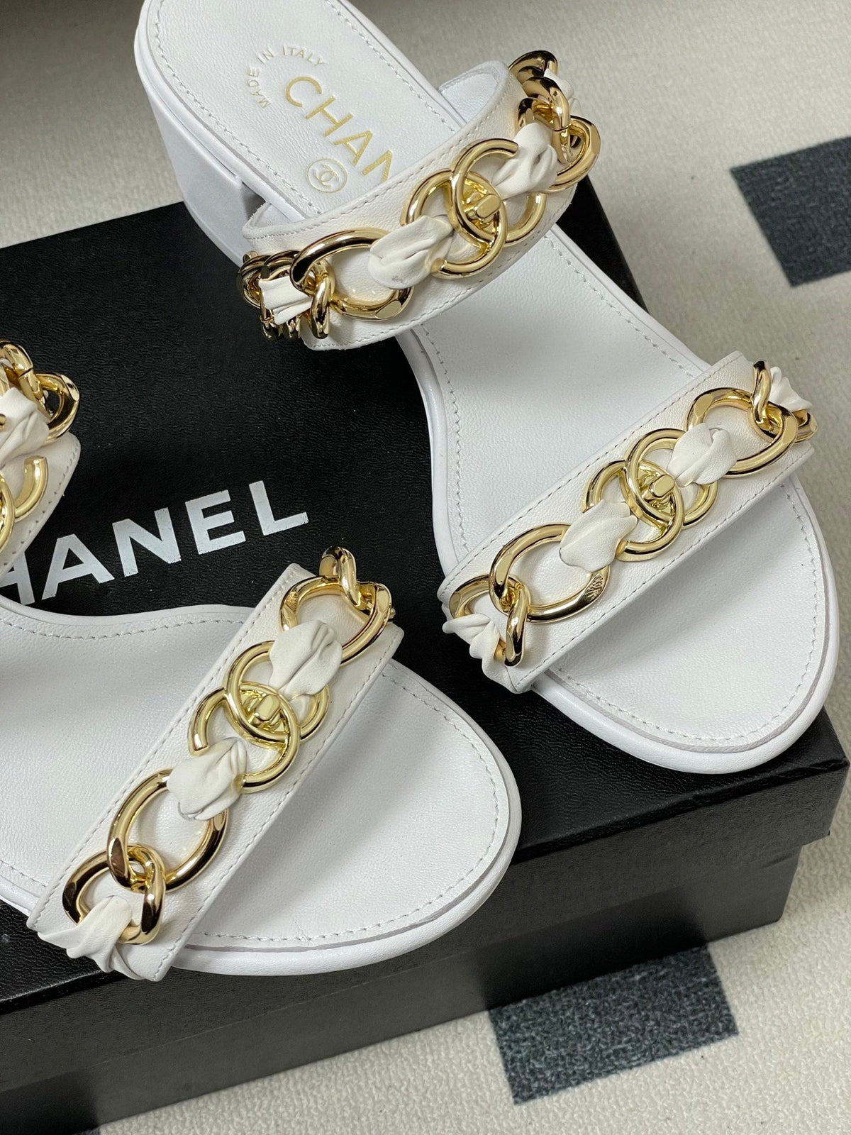 CC 26s Chunky Heels Sandals 55 White Sheepskin 649470