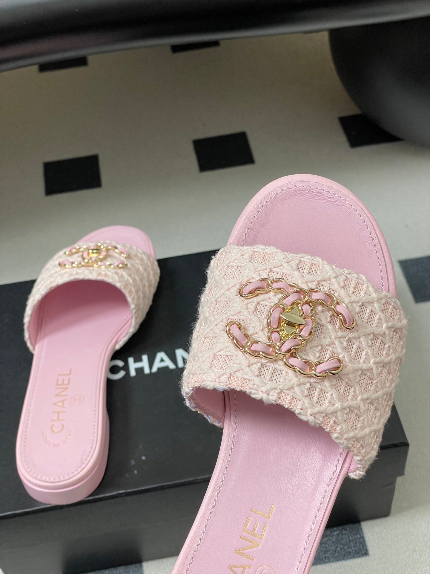 CC 26s Flat Slippers Pink Fabric Sheepskin 649488