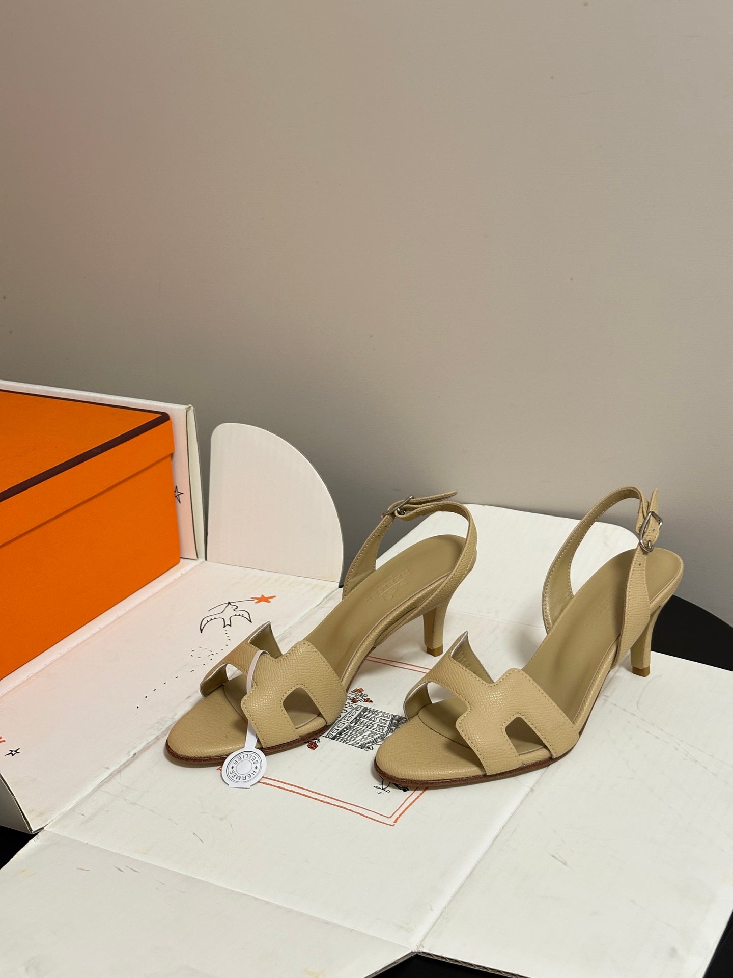 HM Holy Sandal Beige Cowhide 835005