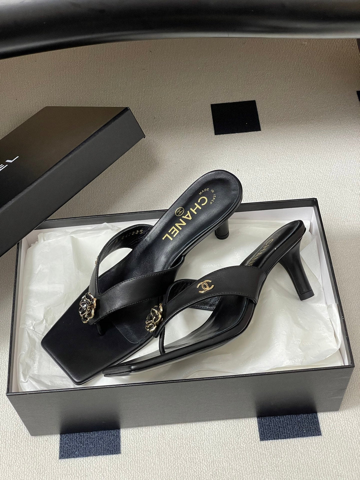 CC 26s Camellia High-Heeled Sandals Square Toe 6cm Black Leather 834729