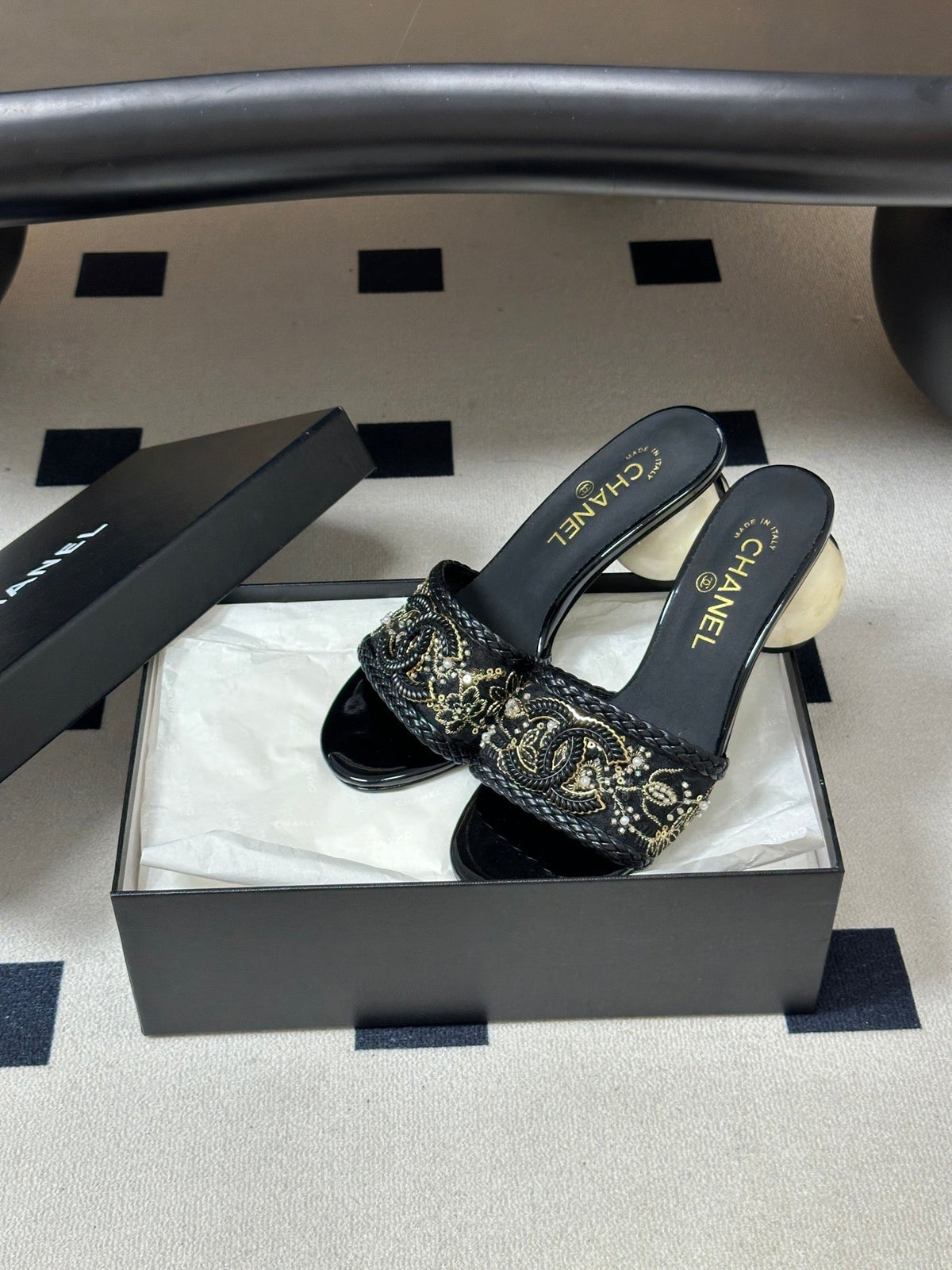 CC 26s Giant Pearl Heel Sandals Black Patent Leather Fabric 933131
