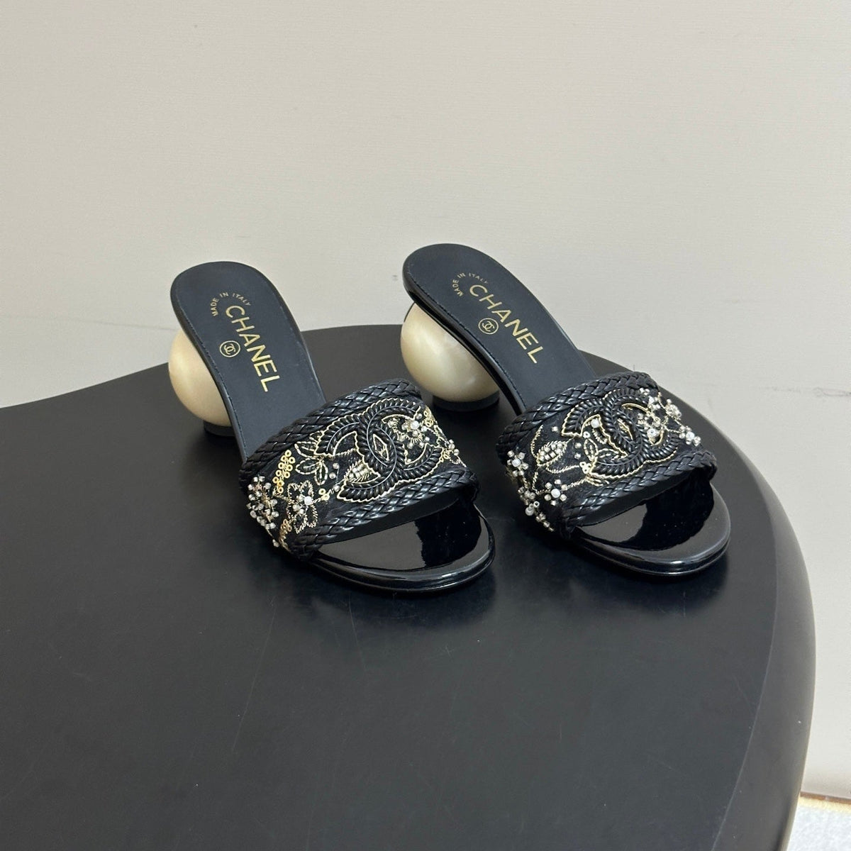 CC 26s Giant Pearl Heel Sandals Black Patent Leather Fabric 933131