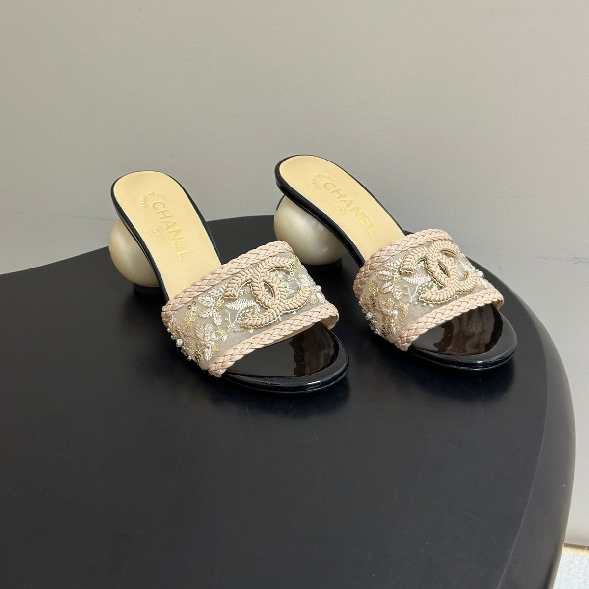 CC 26s Giant Pearl Heel Sandals Cream Beige Patent Leather Fabric 933132