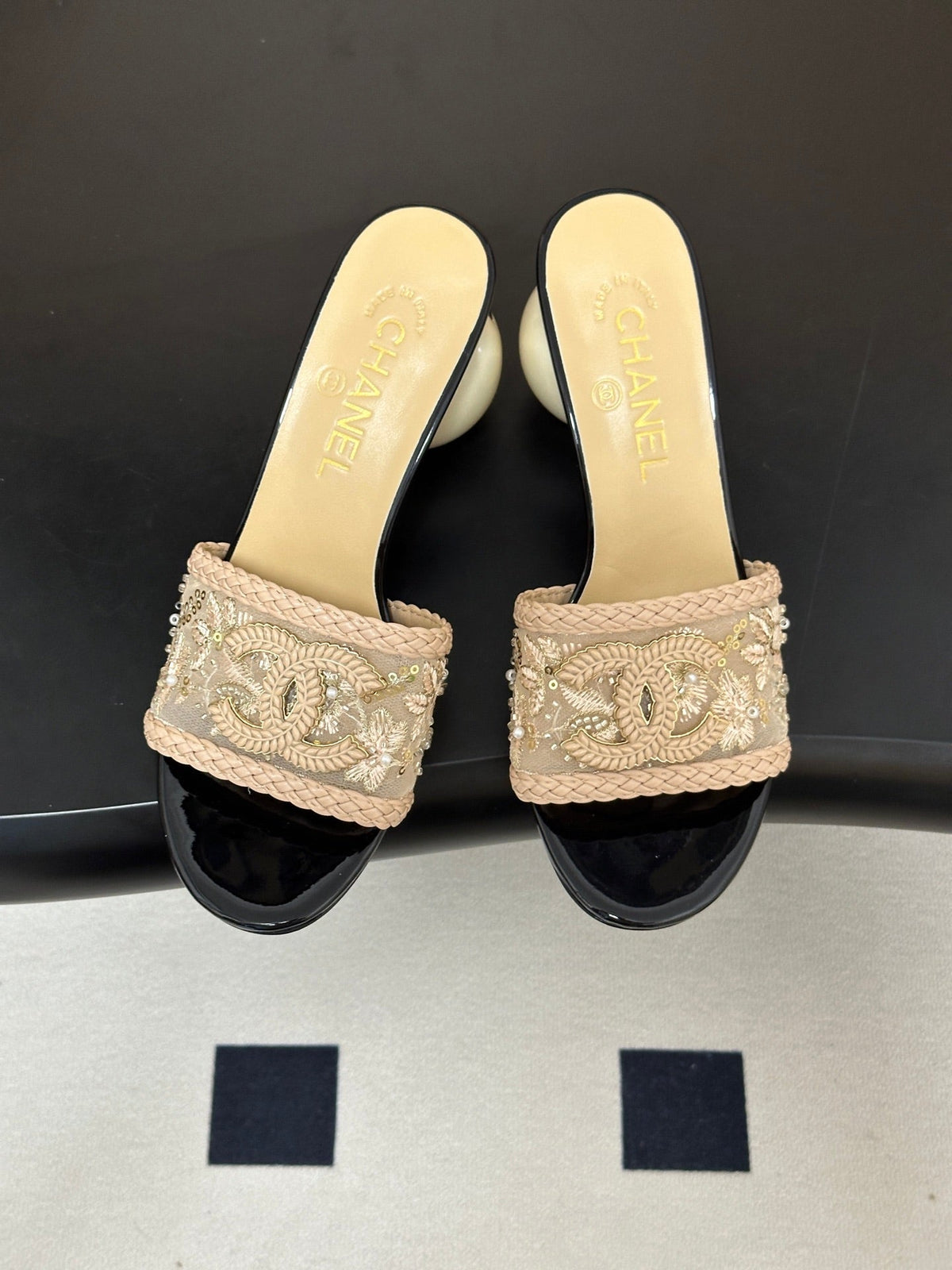 CC 26s Giant Pearl Heel Sandals Cream Beige Patent Leather Fabric 933132