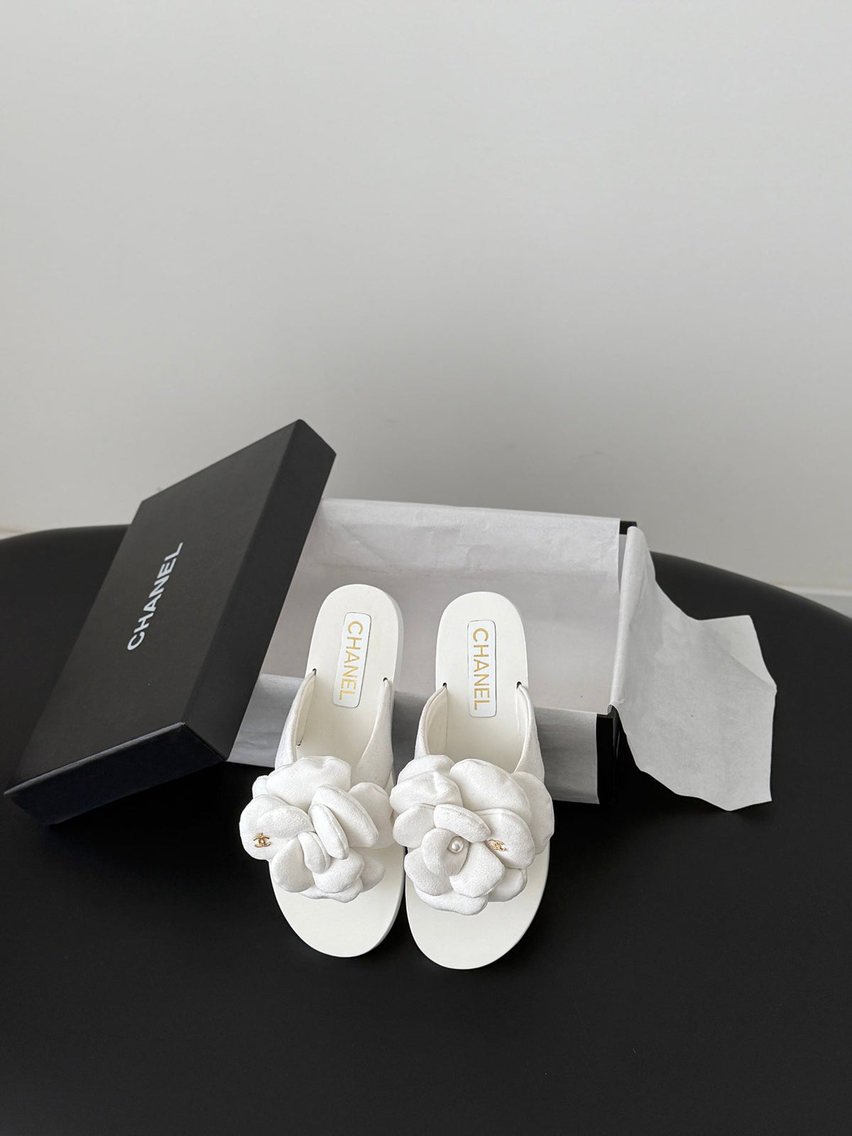 CC 26K Camellia Slippers White Suede 914835