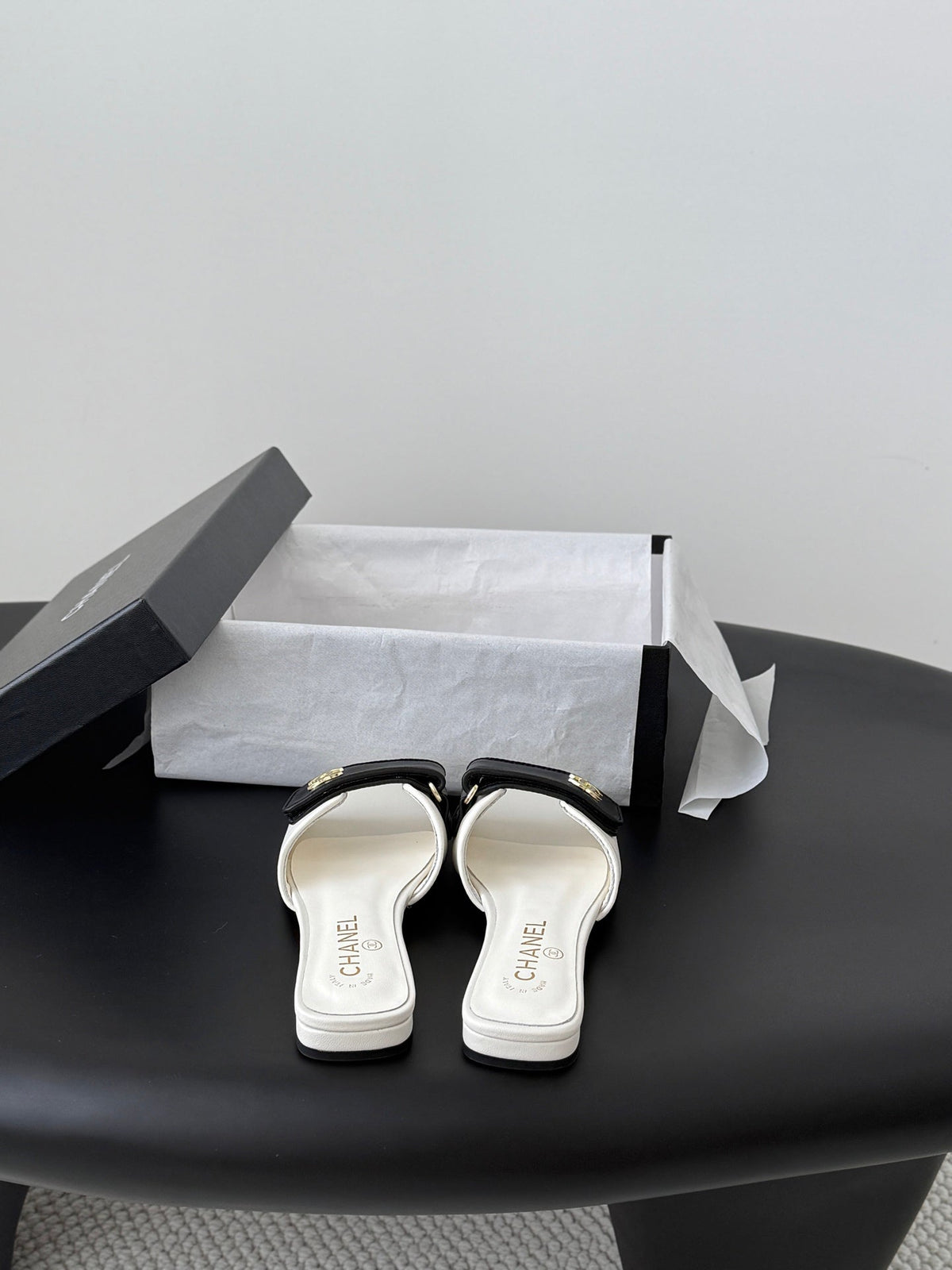 CC 26s Buckle Slippers White Black Leather 829739