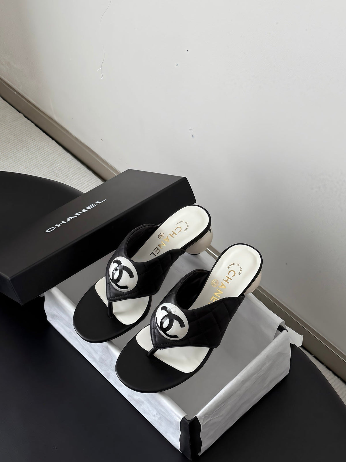 CC 26s Thong Sandals Spherical Heel Black Sheepskin 964991