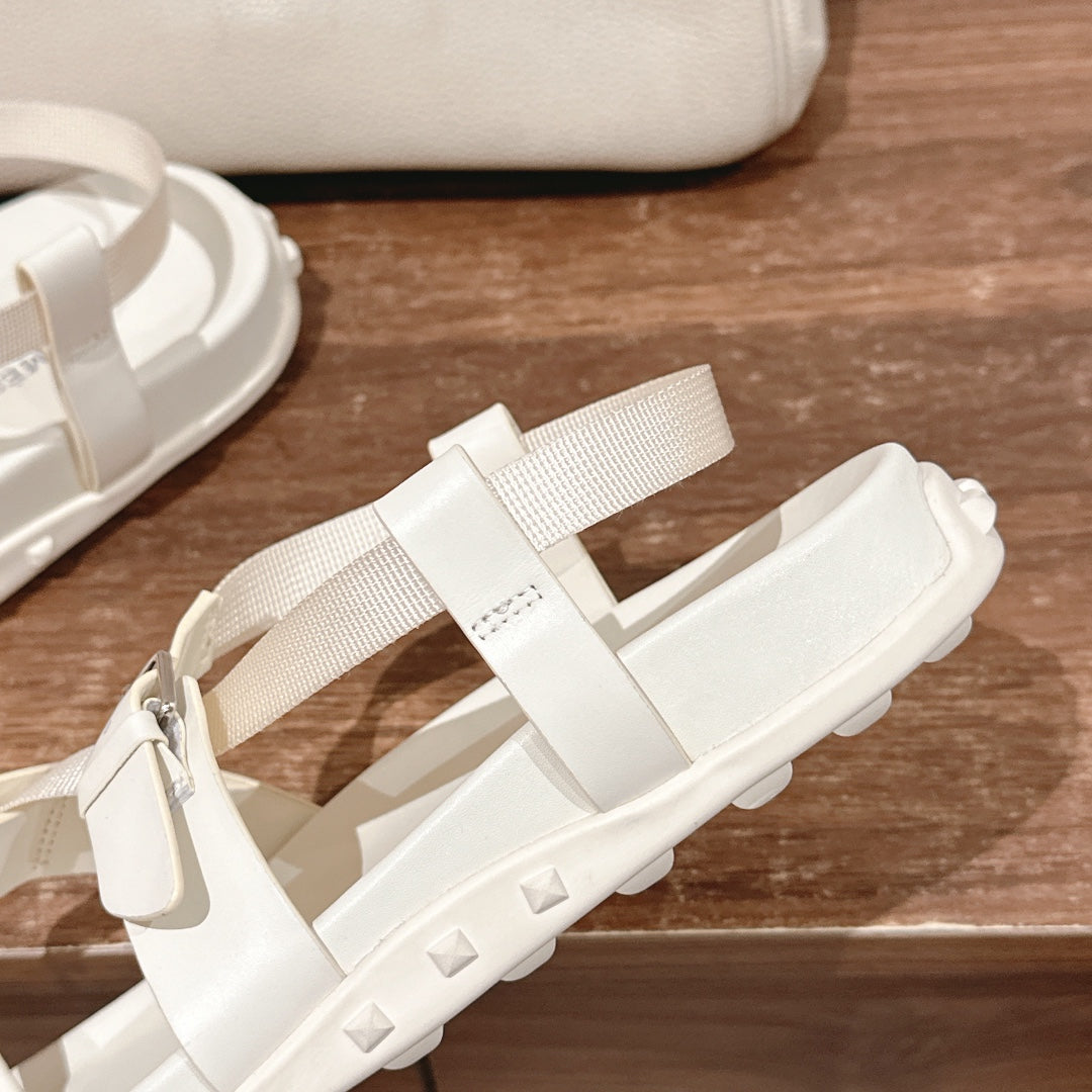 HM Inboard Sandals White Canvas Leather 849582