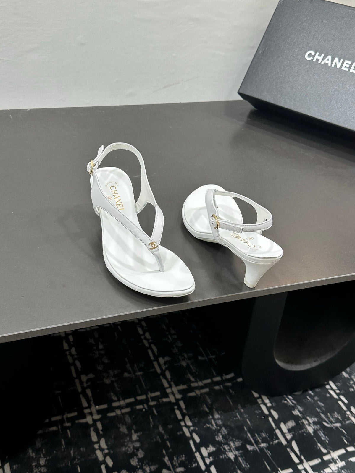 CC 26s Thong Sandals High Heel White Sheepskin 832545