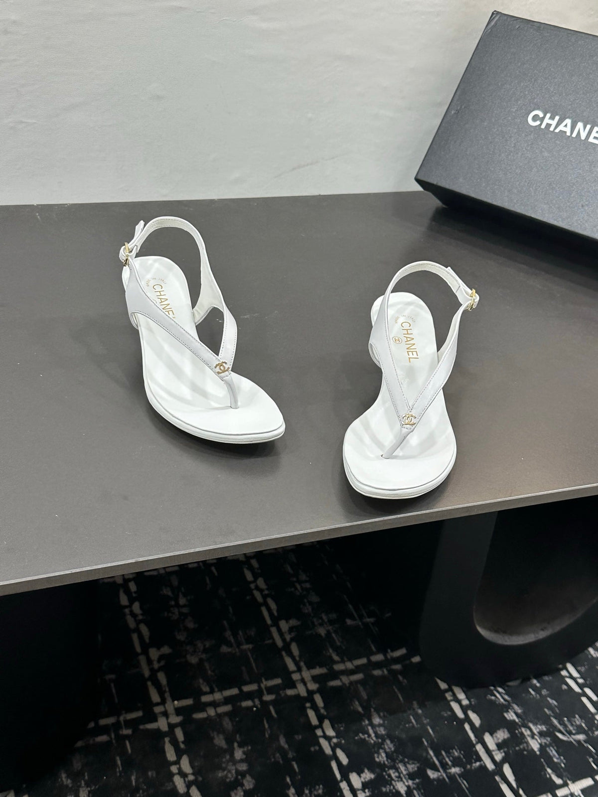 CC 26s Thong Sandals High Heel White Sheepskin 832545