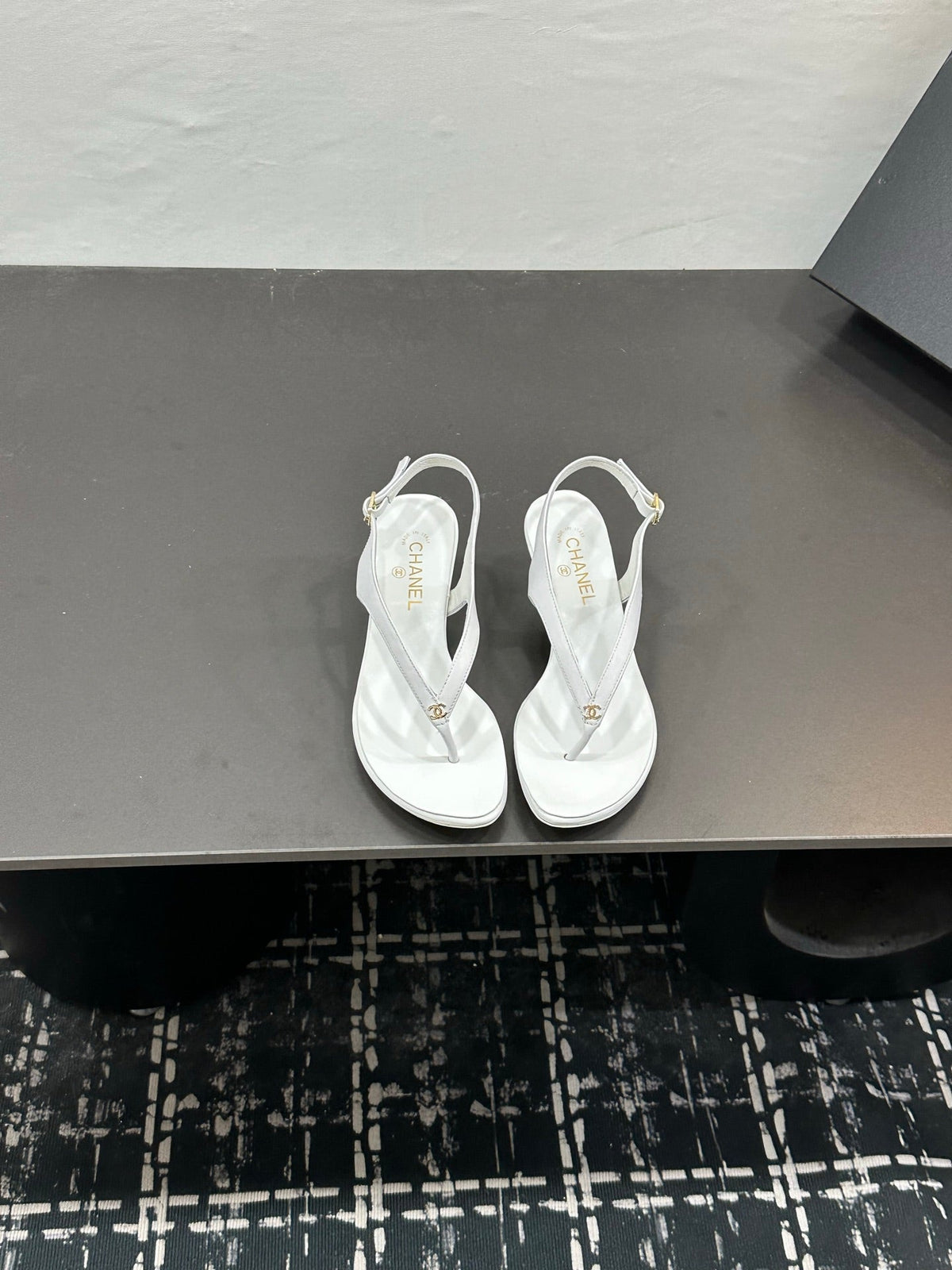 CC 26s Thong Sandals High Heel White Sheepskin 832545