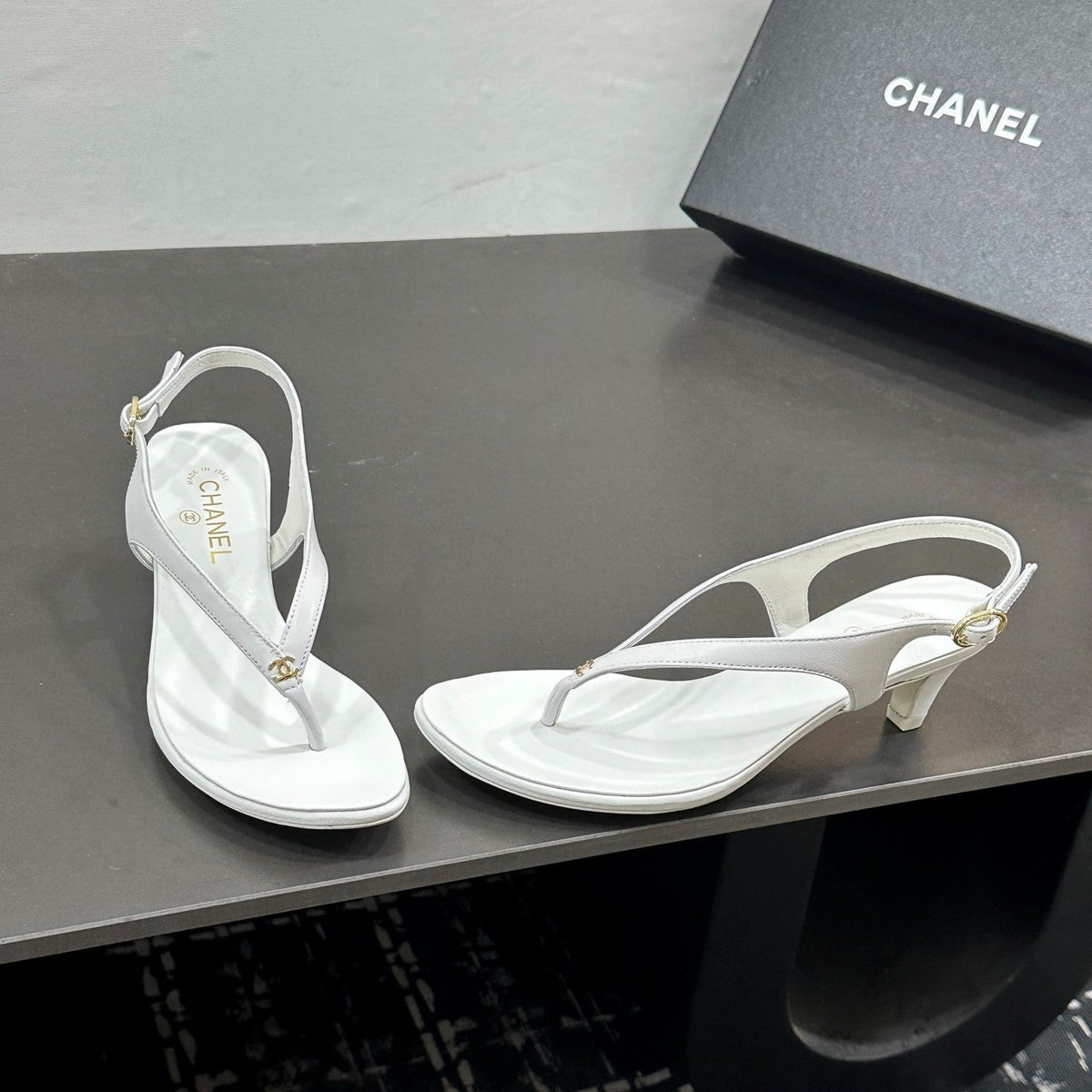 CC 26s Thong Sandals High Heel White Sheepskin 832545