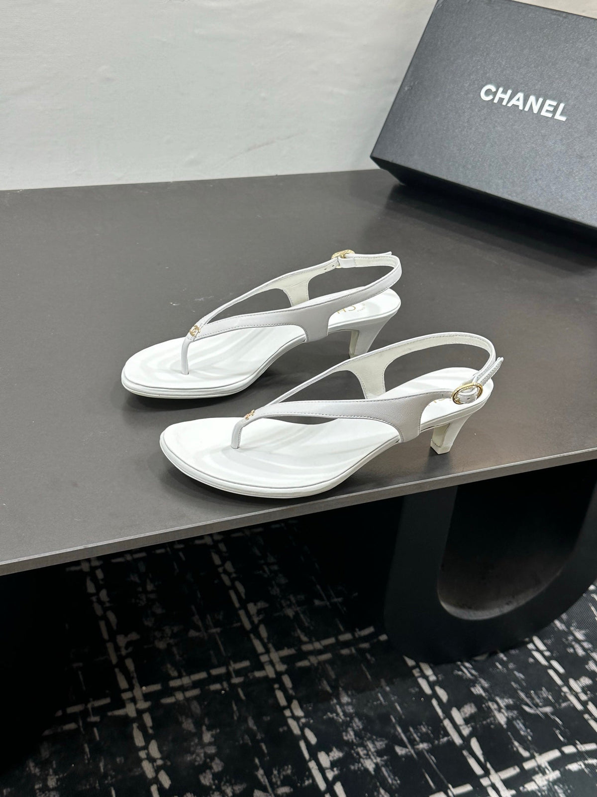 CC 26s Thong Sandals High Heel White Sheepskin 832545