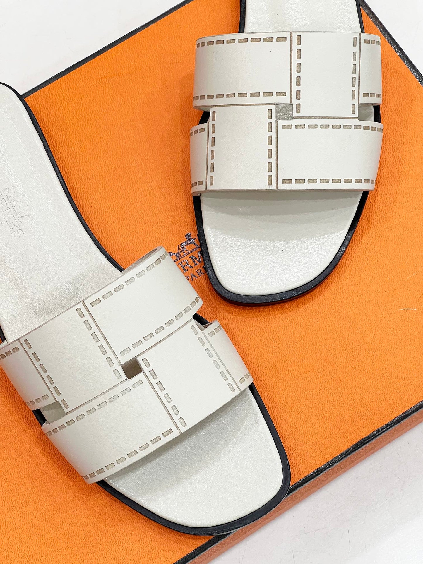 HM Idioma Sandal In White Cream Calfskin