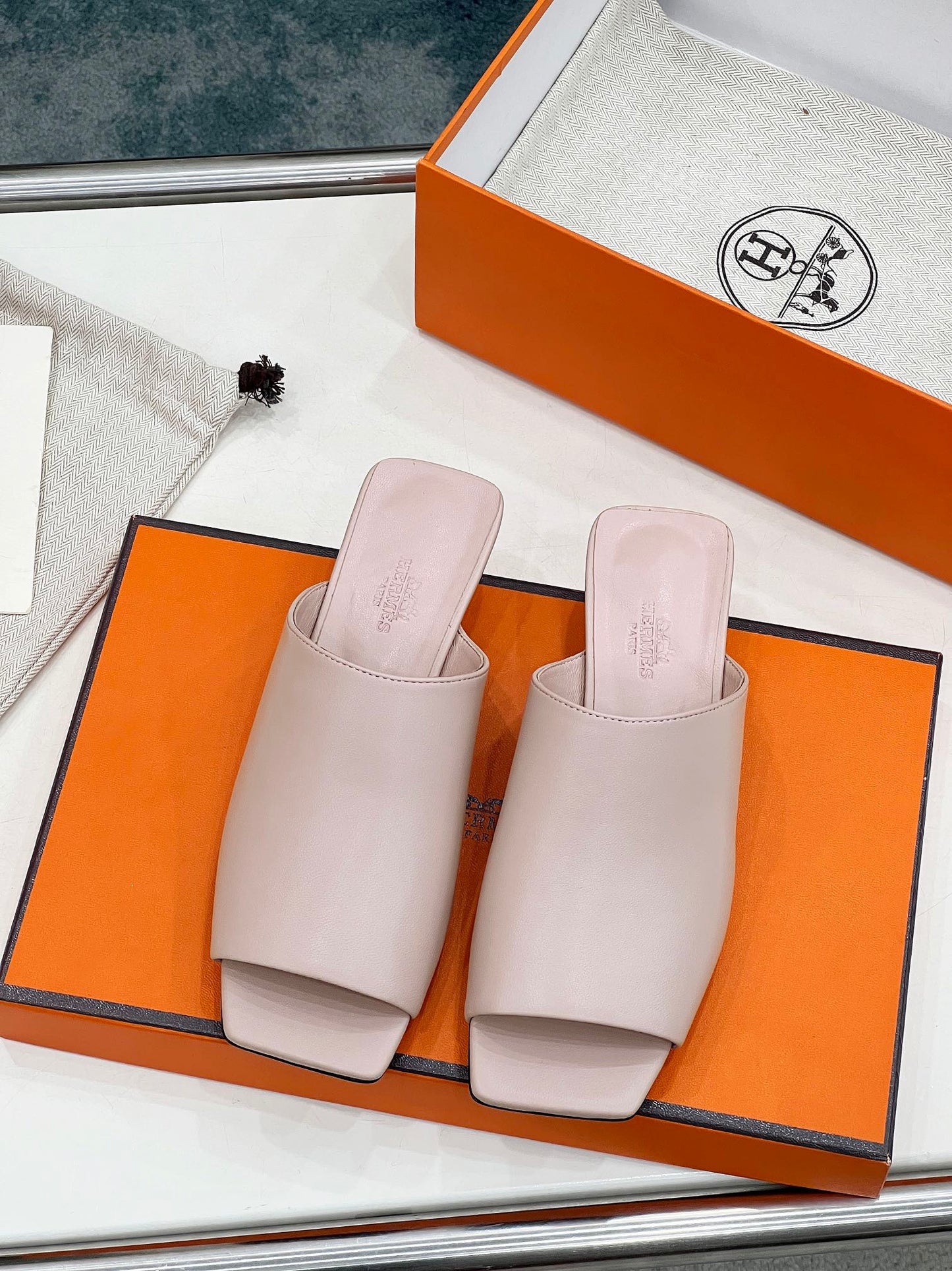 HM Idole Sandal In Baby Pink Calfskin