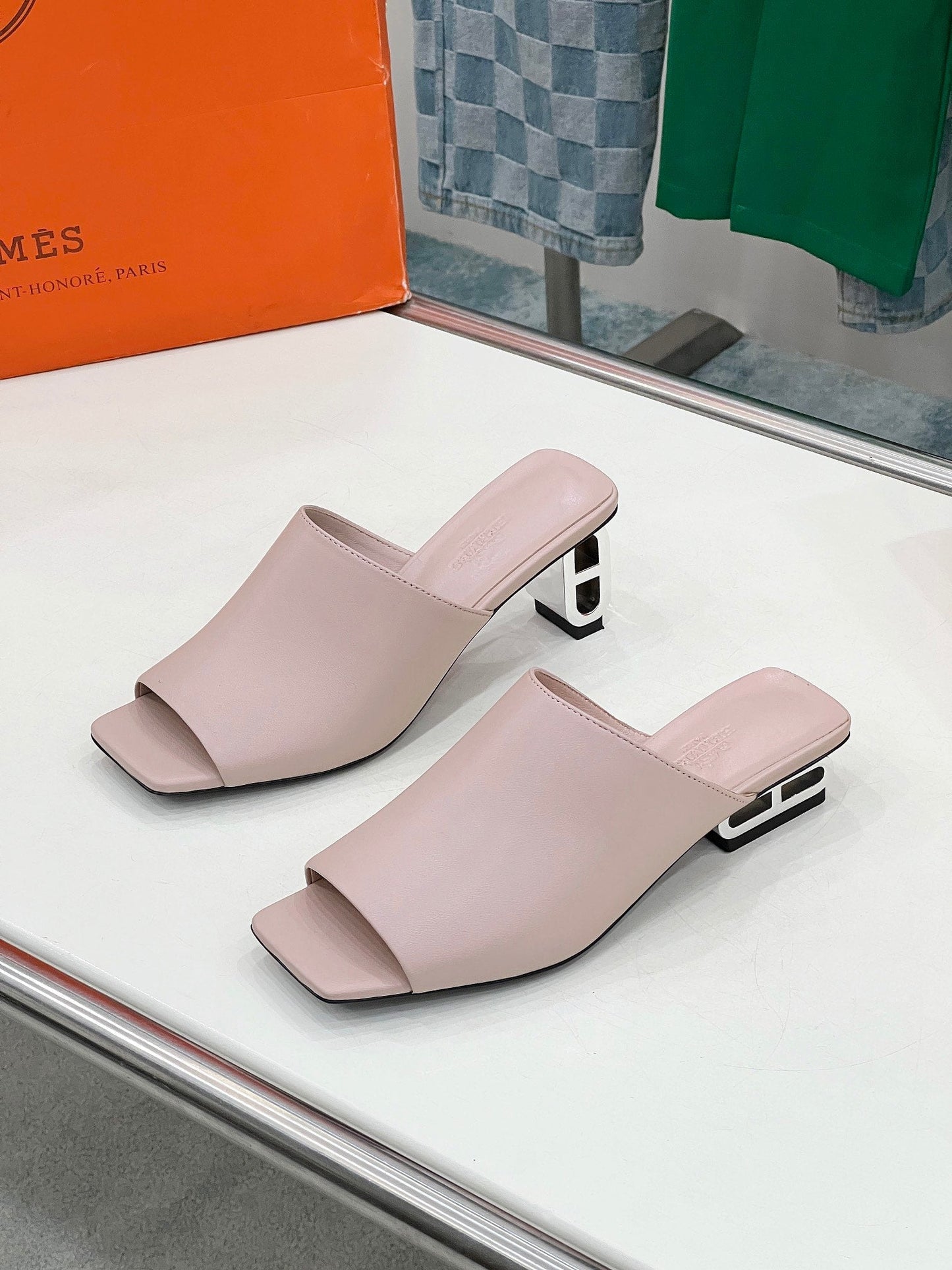 HM Idole Sandal In Baby Pink Calfskin