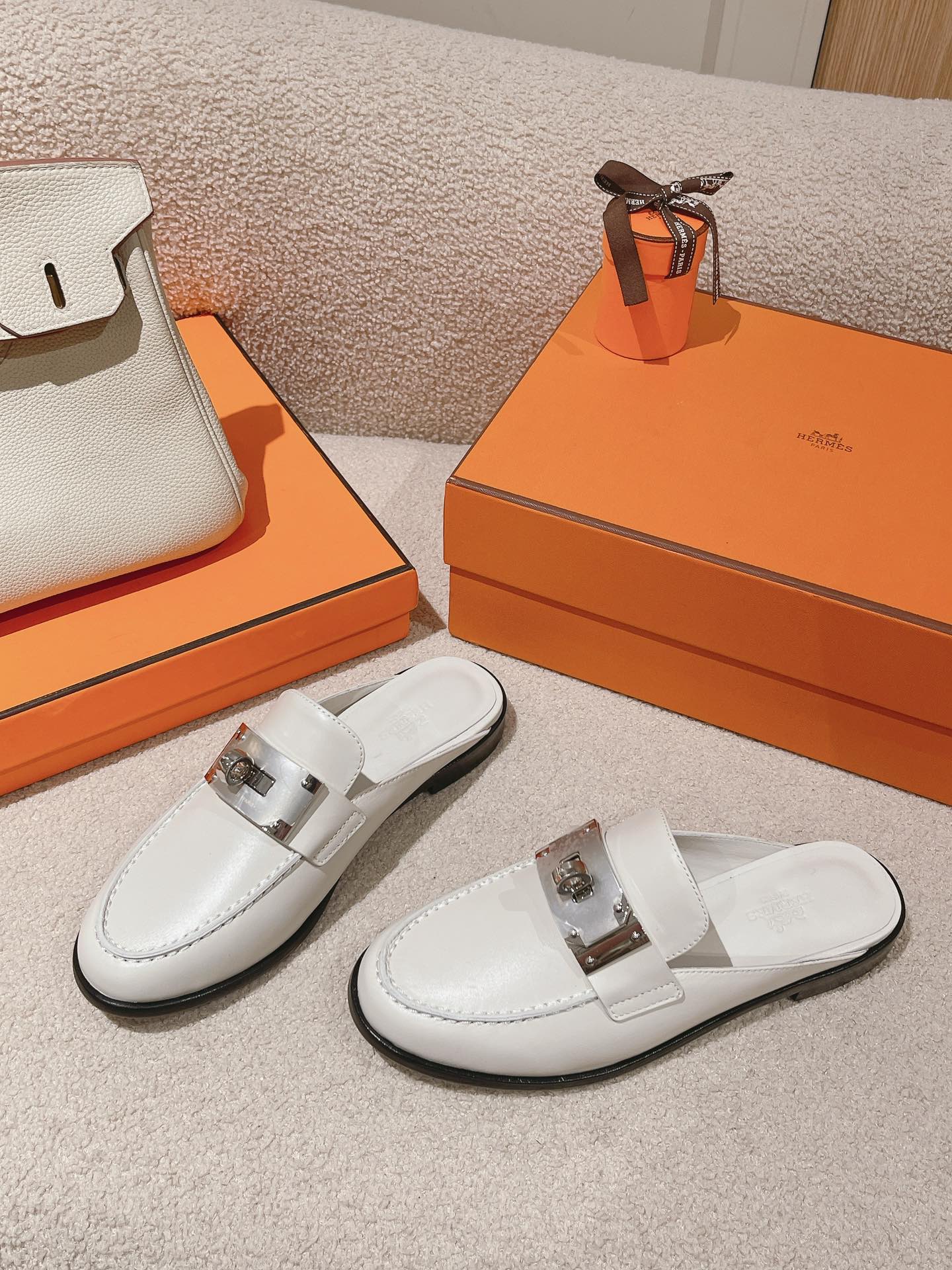 IOTA MULE BLANC DE PARIS CALFSKIN