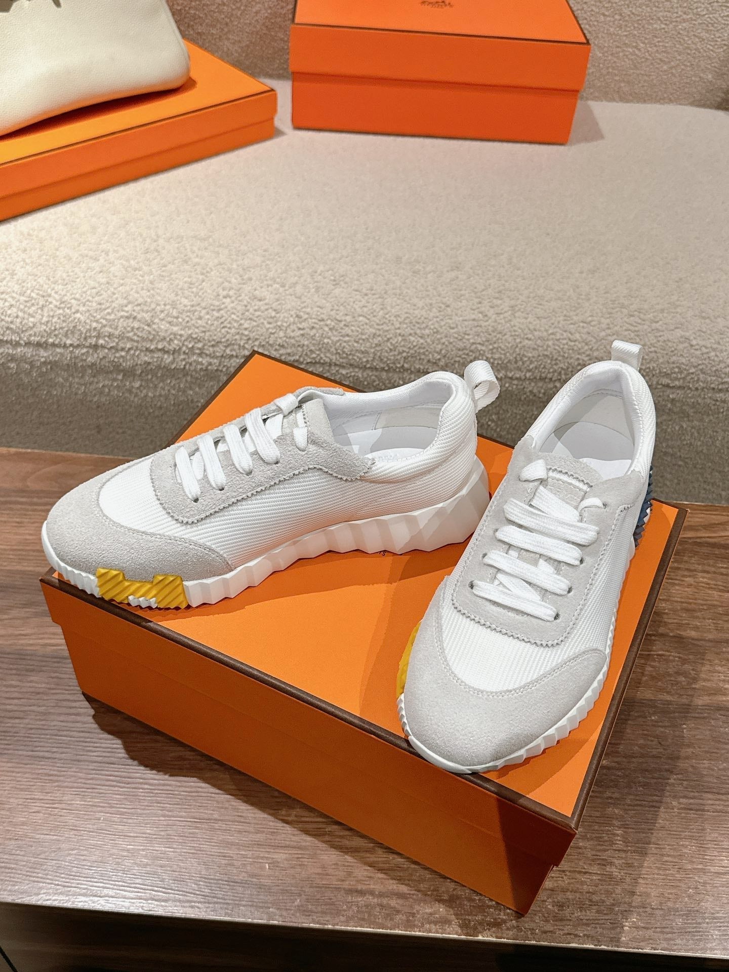 HM Mainland Sneaker In Pale Gray Suede And White Breathable Mesh Fabric 959352