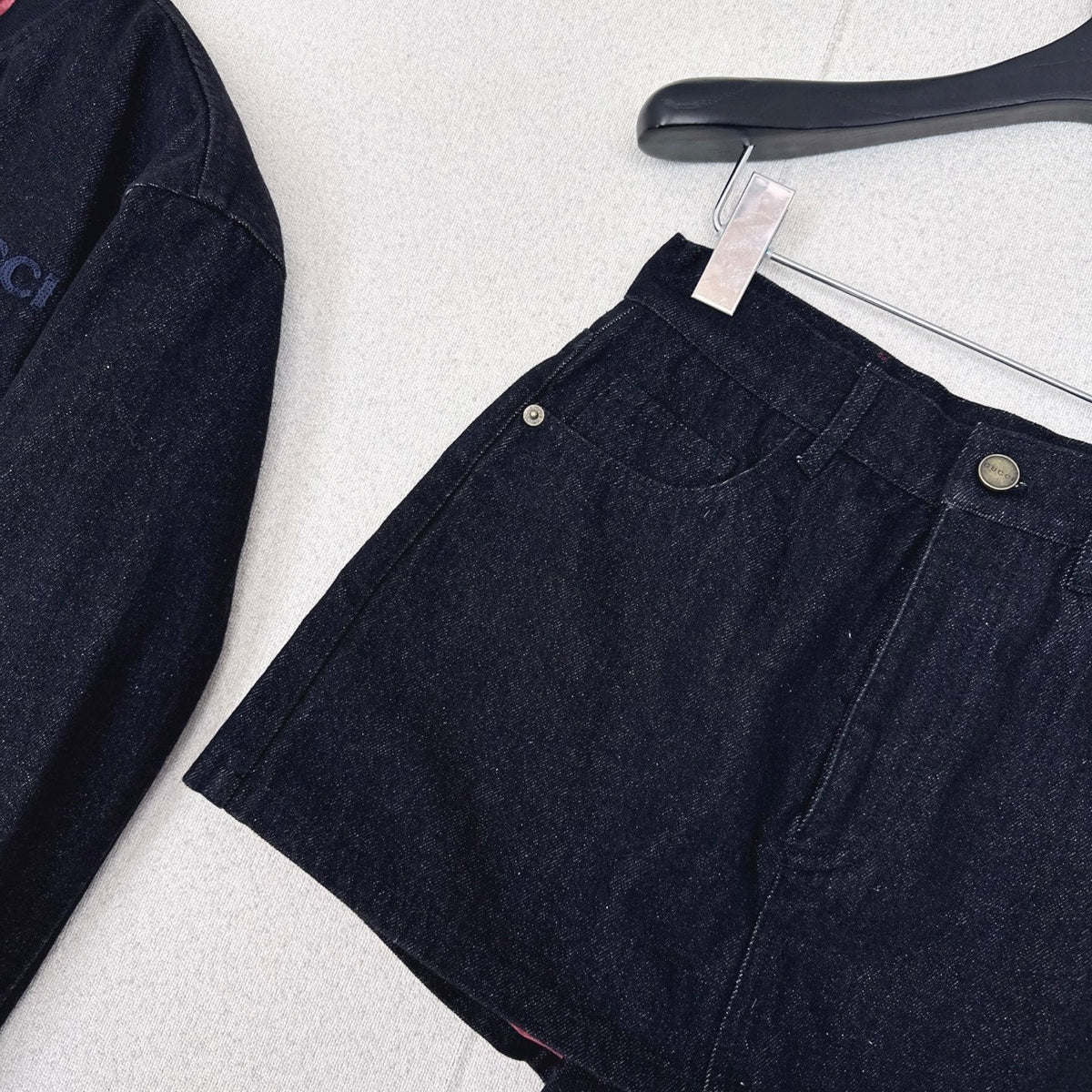Gucci 25 Denim Short Dark Blue Cotton 596440