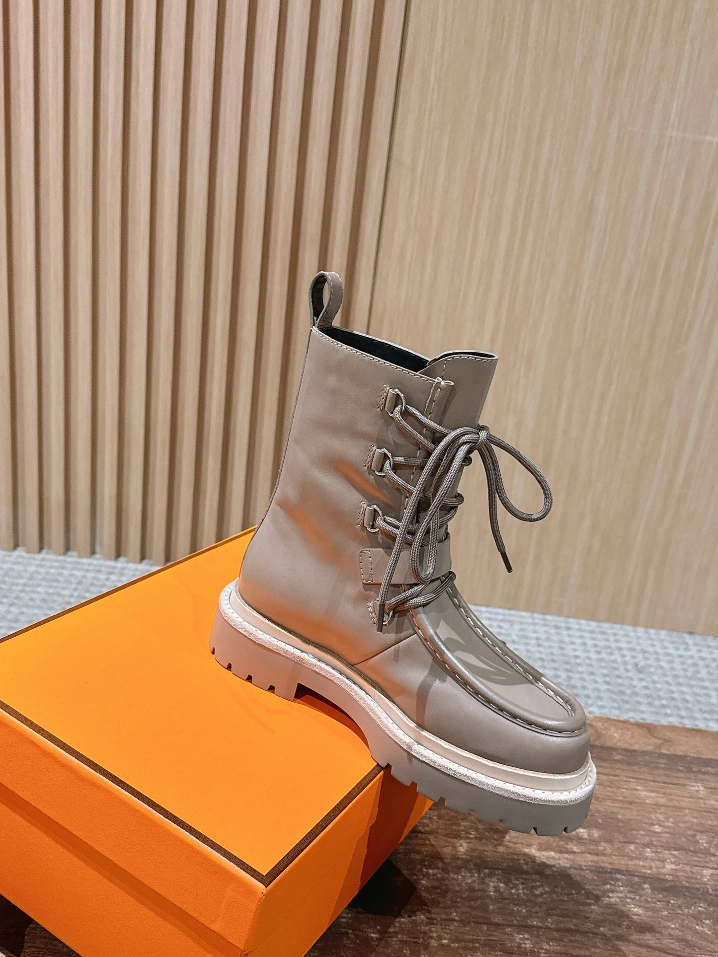 HM 25 Boots Taupe Calfskin 512539