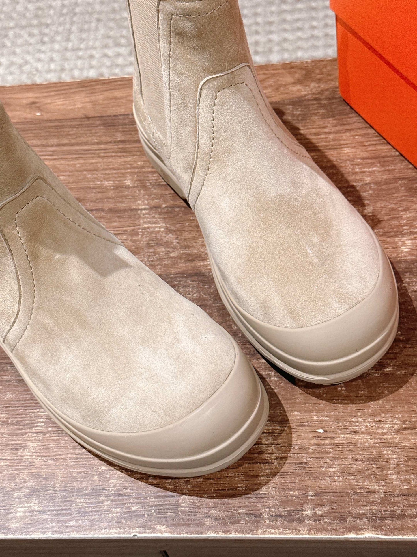 HM 25 Chelsea Ankle Boots Beige Suede 512547