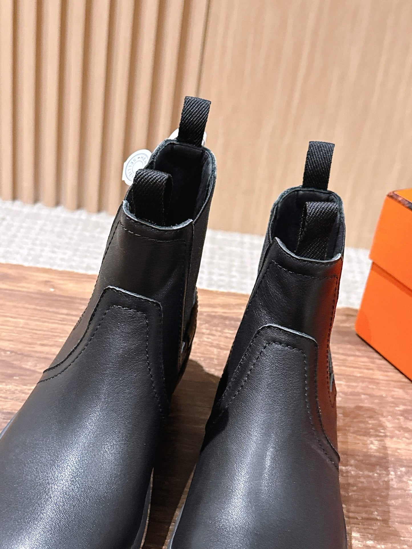 HM 25 Chelsea Ankle Boots Black Sheepskin 512548