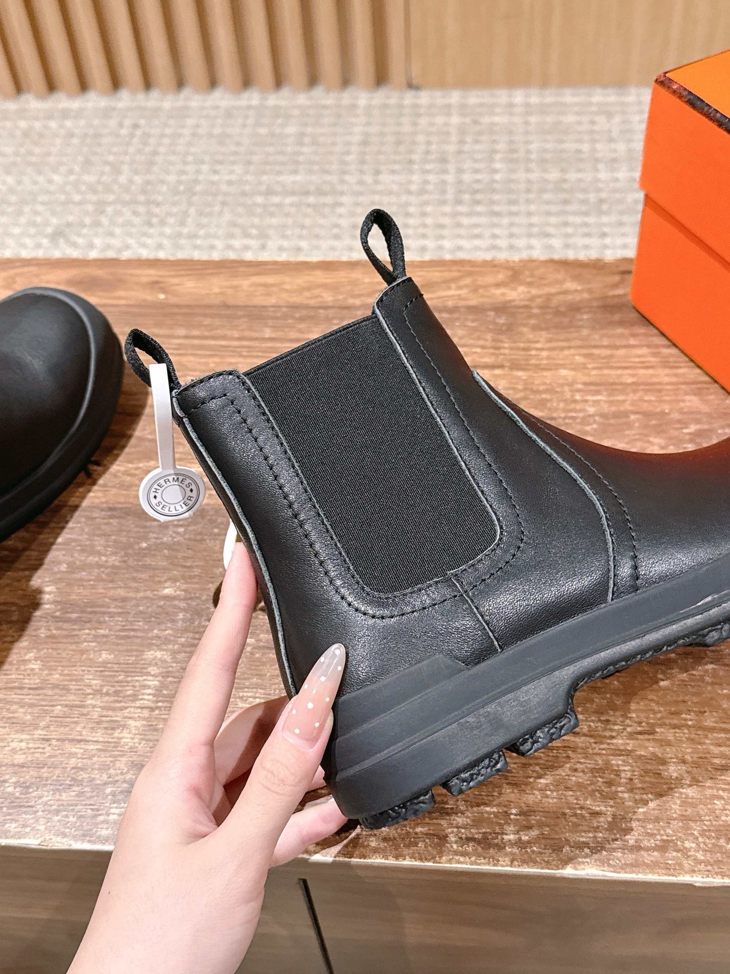 HM 25 Chelsea Ankle Boots Black Sheepskin 512548