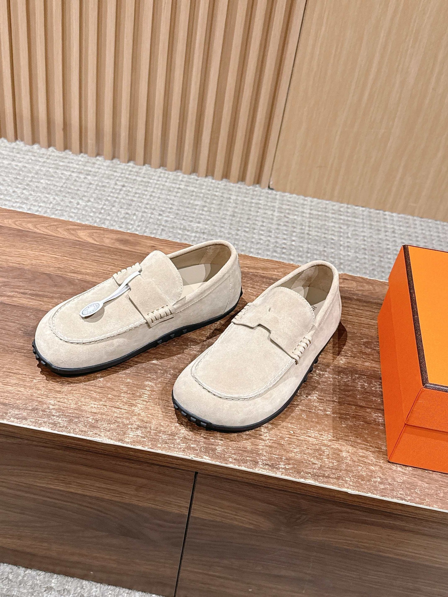 HM Lazy Loafers Soft Cream Suede 553761