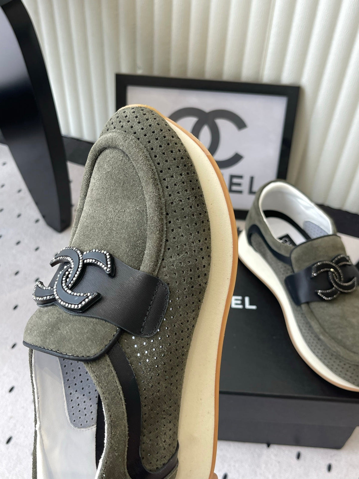 CC 26s Casual Sneakers Olive Green Suede 892523