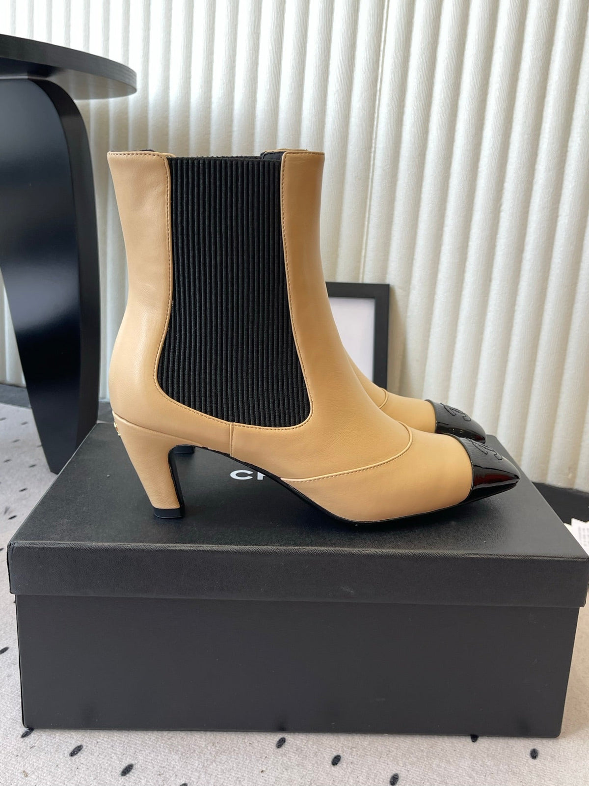 CC 26s Chelsea Ankle Boots 6cm Beige Sheepskin SHW 105780