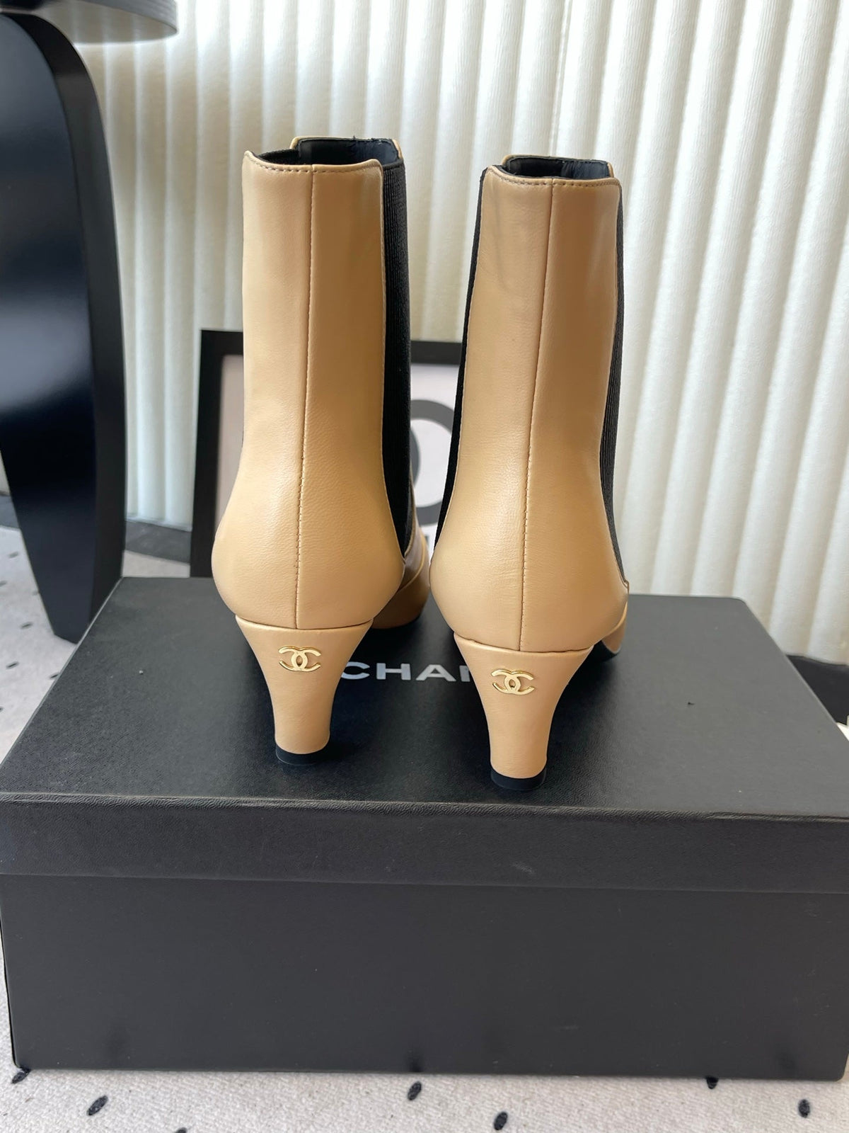 CC 26s Chelsea Ankle Boots 6cm Beige Sheepskin SHW 105780